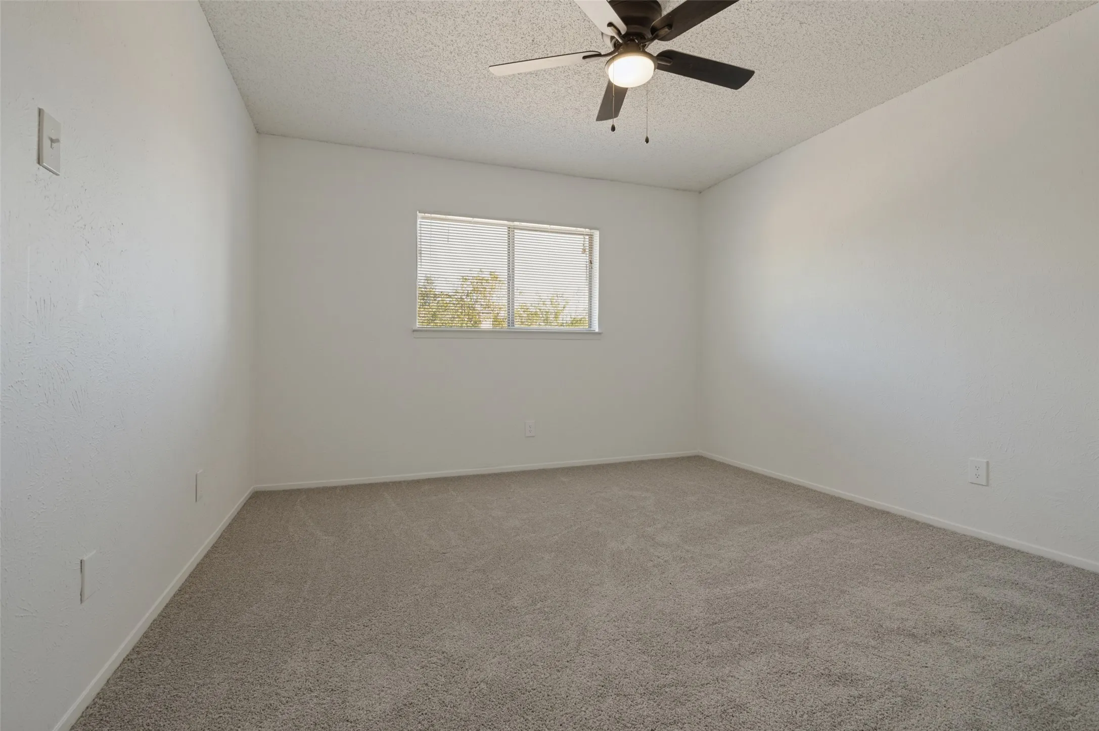 Townhouse For Sale in Dallas County , 2612 Nina Circle, Grand Prairie, Texas 75052, 3 Bedroom, 2 Bathroom, Garage spaces, 1,120 Sqft, built in 1973, mls#21388910, Real Estate Agent in Grand Prairie, Homes For Sale in Dallas county, Homes For Sale in Grand Prairie, Realtor in Grand Prairie Texas, Real Estate Brokerage Independent Realty Texas, Luminita Cordes Realtor