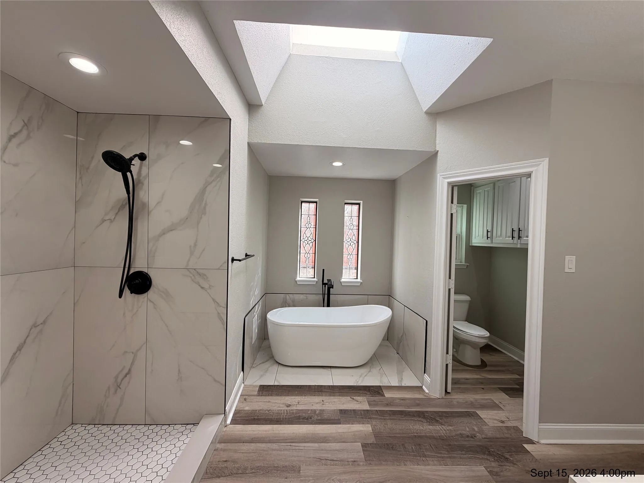 Single Family Residence For Sale in Tarrant County , 2103 Bay Club Drive, Arlington, Texas 76013, 4 Bedroom, 5 Bathroom, 3 Garage spaces, 4,120 Sqft, built in 1985, mls#21388689, Real Estate Agent in Arlington, Homes For Sale in Tarrant county, Homes For Sale in Arlington, Realtor in Arlington Texas, Real Estate Brokerage Independent Realty Texas, Luminita Cordes Realtor