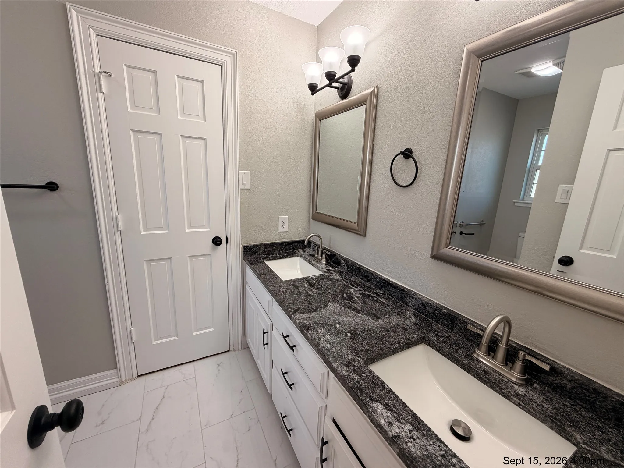 Single Family Residence For Sale in Tarrant County , 2103 Bay Club Drive, Arlington, Texas 76013, 4 Bedroom, 5 Bathroom, 3 Garage spaces, 4,120 Sqft, built in 1985, mls#21388689, Real Estate Agent in Arlington, Homes For Sale in Tarrant county, Homes For Sale in Arlington, Realtor in Arlington Texas, Real Estate Brokerage Independent Realty Texas, Luminita Cordes Realtor
