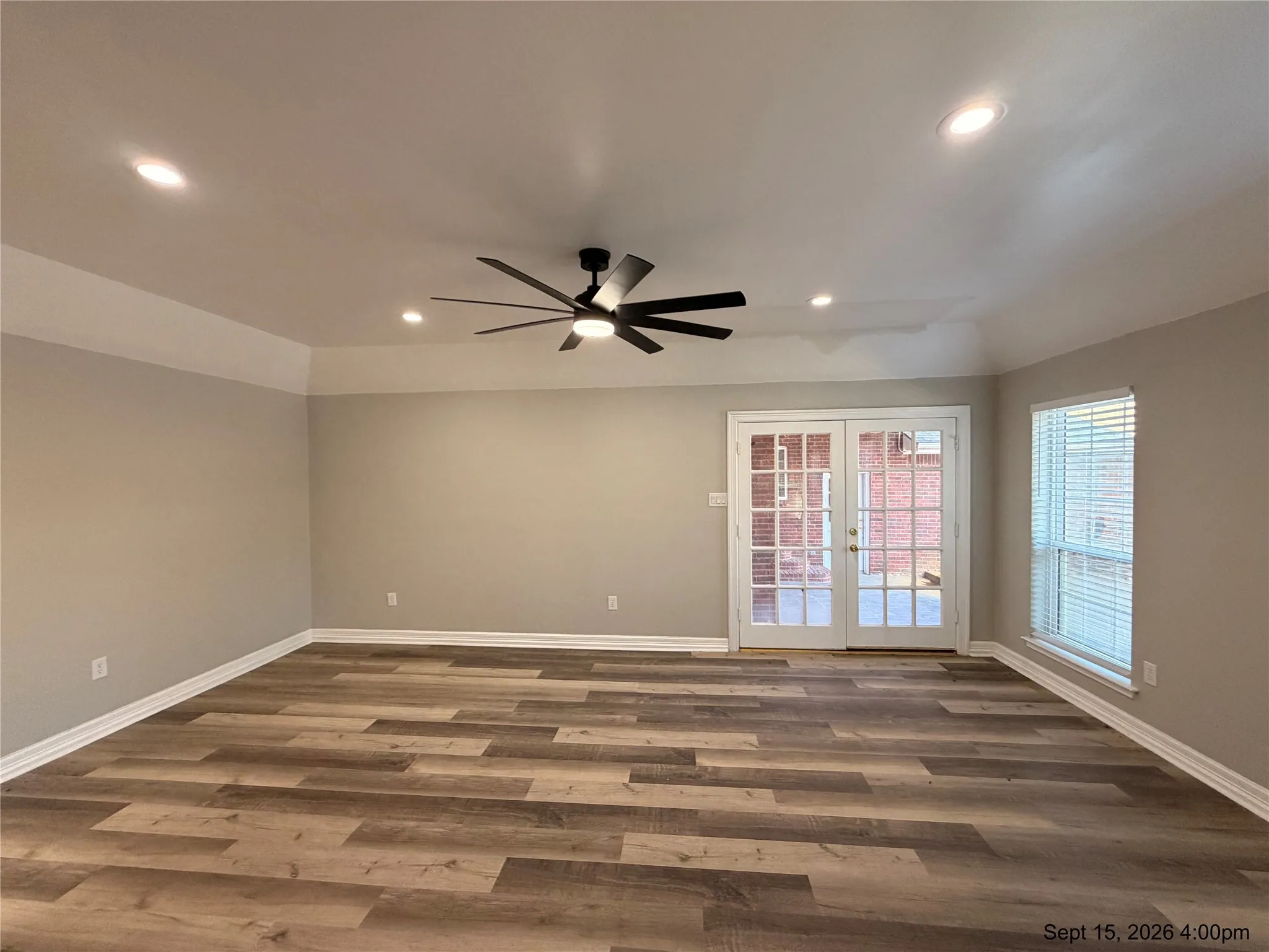 Single Family Residence For Sale in Tarrant County , 2103 Bay Club Drive, Arlington, Texas 76013, 4 Bedroom, 5 Bathroom, 3 Garage spaces, 4,120 Sqft, built in 1985, mls#21388689, Real Estate Agent in Arlington, Homes For Sale in Tarrant county, Homes For Sale in Arlington, Realtor in Arlington Texas, Real Estate Brokerage Independent Realty Texas, Luminita Cordes Realtor