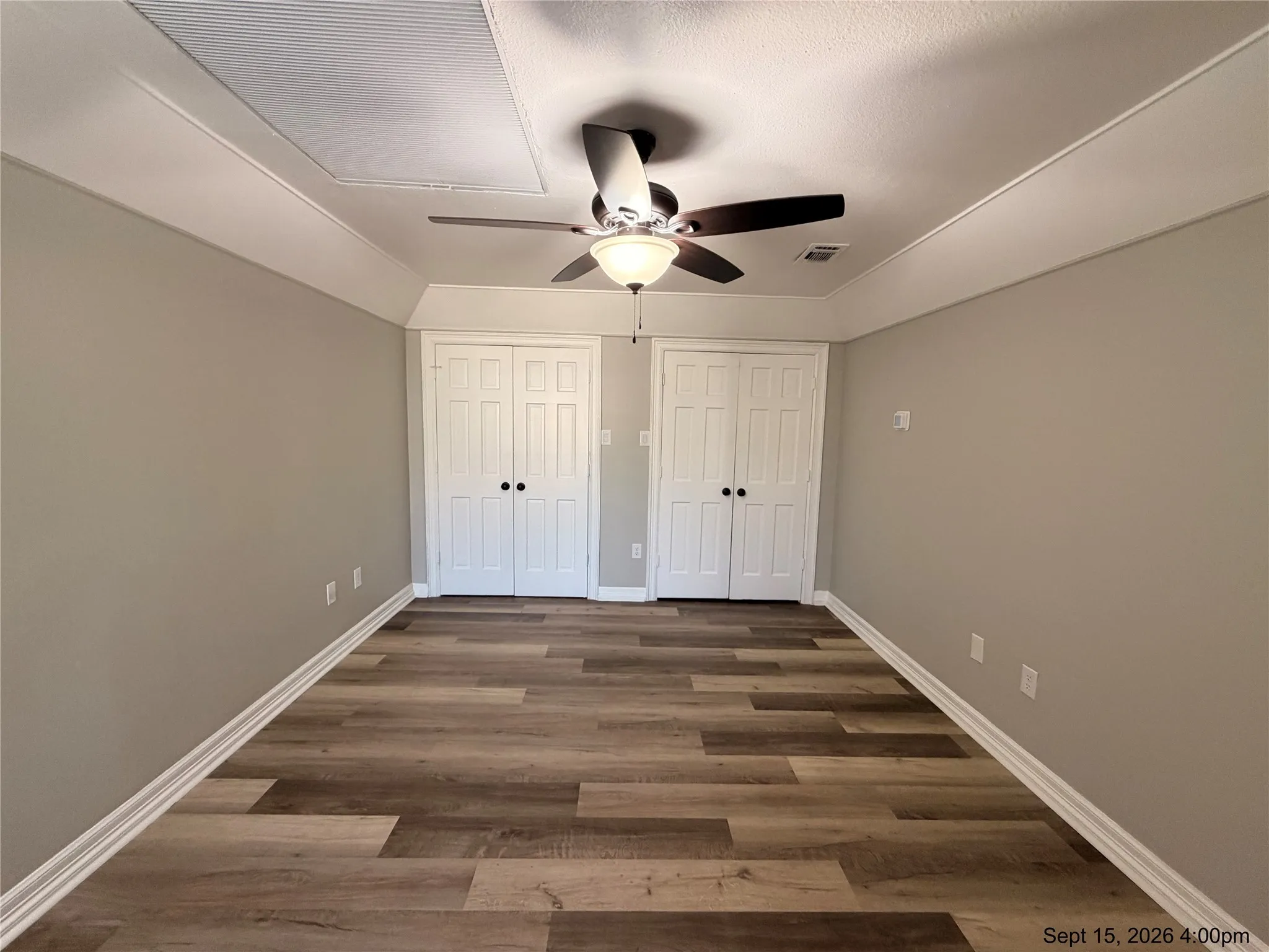 Single Family Residence For Sale in Tarrant County , 2103 Bay Club Drive, Arlington, Texas 76013, 4 Bedroom, 5 Bathroom, 3 Garage spaces, 4,120 Sqft, built in 1985, mls#21388689, Real Estate Agent in Arlington, Homes For Sale in Tarrant county, Homes For Sale in Arlington, Realtor in Arlington Texas, Real Estate Brokerage Independent Realty Texas, Luminita Cordes Realtor