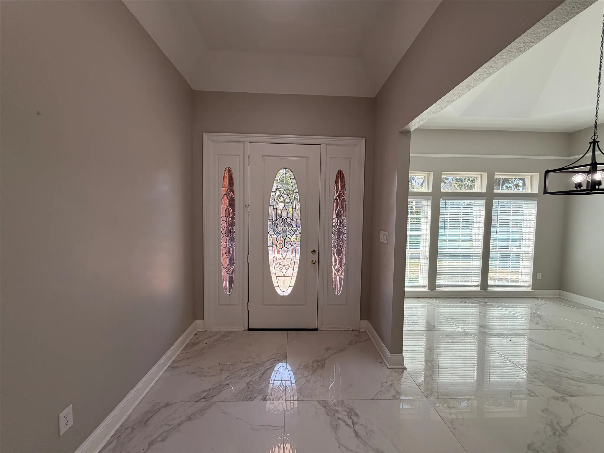Single Family Residence For Sale in Tarrant County , 2103 Bay Club Drive, Arlington, Texas 76013, 4 Bedroom, 5 Bathroom, 3 Garage spaces, 4,120 Sqft, built in 1985, mls#21388689, Real Estate Agent in Arlington, Homes For Sale in Tarrant county, Homes For Sale in Arlington, Realtor in Arlington Texas, Real Estate Brokerage Independent Realty Texas, Luminita Cordes Realtor