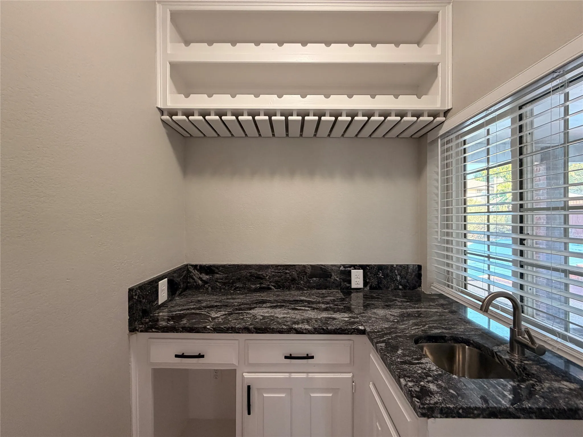 Single Family Residence For Sale in Tarrant County , 2103 Bay Club Drive, Arlington, Texas 76013, 4 Bedroom, 5 Bathroom, 3 Garage spaces, 4,120 Sqft, built in 1985, mls#21388689, Real Estate Agent in Arlington, Homes For Sale in Tarrant county, Homes For Sale in Arlington, Realtor in Arlington Texas, Real Estate Brokerage Independent Realty Texas, Luminita Cordes Realtor