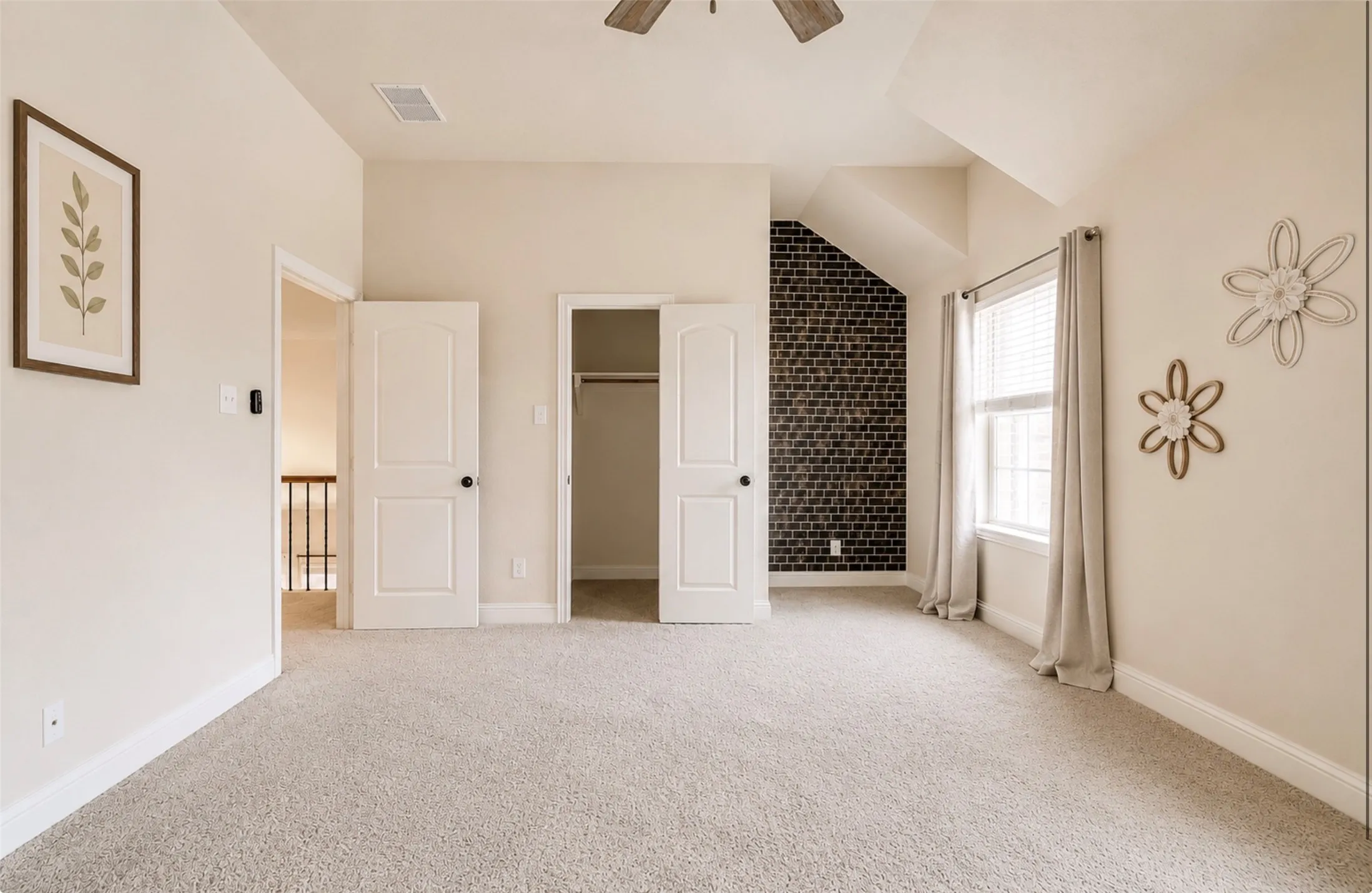 Single Family Residence For Sale in Denton County , 709 Auburn Court, Savannah, Texas 76227, 5 Bedroom, 4 Bathroom, 2 Garage spaces, 2,930 Sqft, built in 2014, mls#21387826, Real Estate Agent in Savannah, Homes For Sale in Denton county, Homes For Sale in Savannah, Realtor in Savannah Texas, Real Estate Brokerage Independent Realty Texas, Luminita Cordes Realtor
