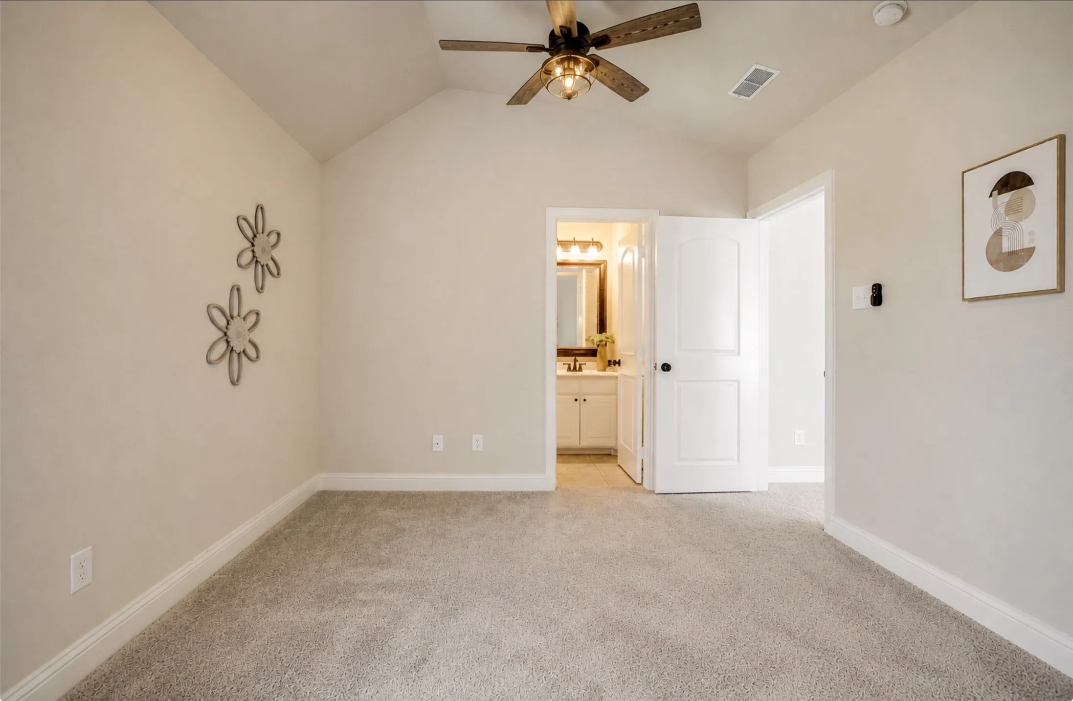 Single Family Residence For Sale in Denton County , 709 Auburn Court, Savannah, Texas 76227, 5 Bedroom, 4 Bathroom, 2 Garage spaces, 2,930 Sqft, built in 2014, mls#21387826, Real Estate Agent in Savannah, Homes For Sale in Denton county, Homes For Sale in Savannah, Realtor in Savannah Texas, Real Estate Brokerage Independent Realty Texas, Luminita Cordes Realtor
