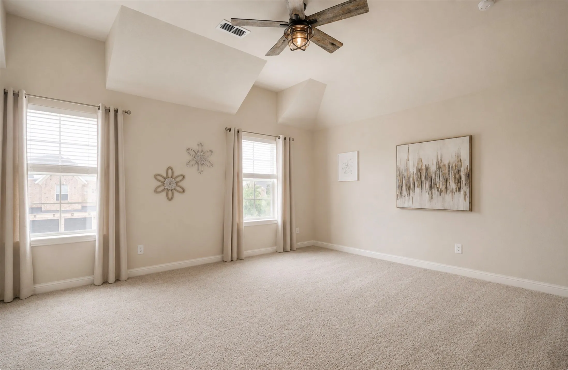 Single Family Residence For Sale in Denton County , 709 Auburn Court, Savannah, Texas 76227, 5 Bedroom, 4 Bathroom, 2 Garage spaces, 2,930 Sqft, built in 2014, mls#21387826, Real Estate Agent in Savannah, Homes For Sale in Denton county, Homes For Sale in Savannah, Realtor in Savannah Texas, Real Estate Brokerage Independent Realty Texas, Luminita Cordes Realtor