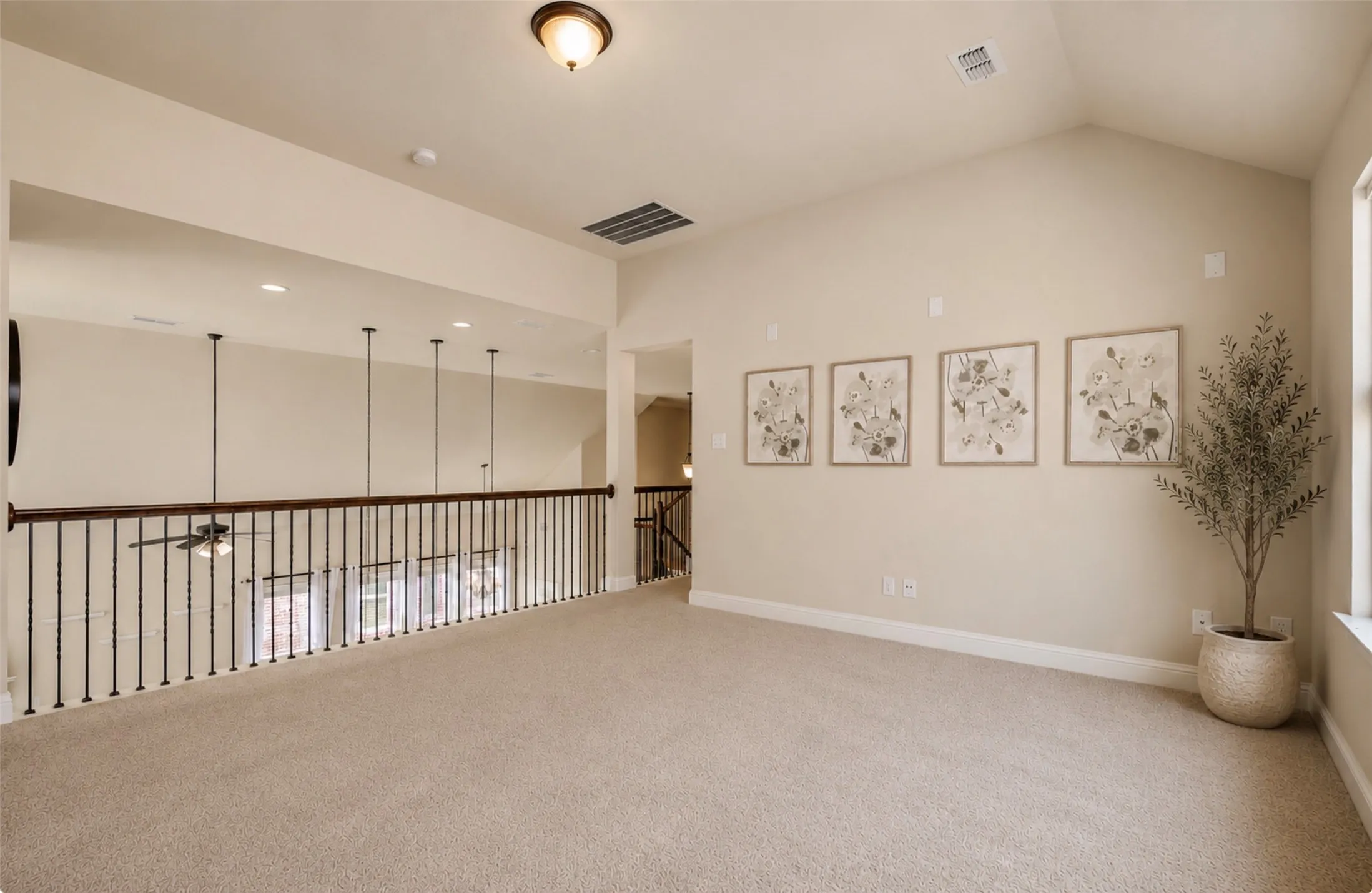 Single Family Residence For Sale in Denton County , 709 Auburn Court, Savannah, Texas 76227, 5 Bedroom, 4 Bathroom, 2 Garage spaces, 2,930 Sqft, built in 2014, mls#21387826, Real Estate Agent in Savannah, Homes For Sale in Denton county, Homes For Sale in Savannah, Realtor in Savannah Texas, Real Estate Brokerage Independent Realty Texas, Luminita Cordes Realtor