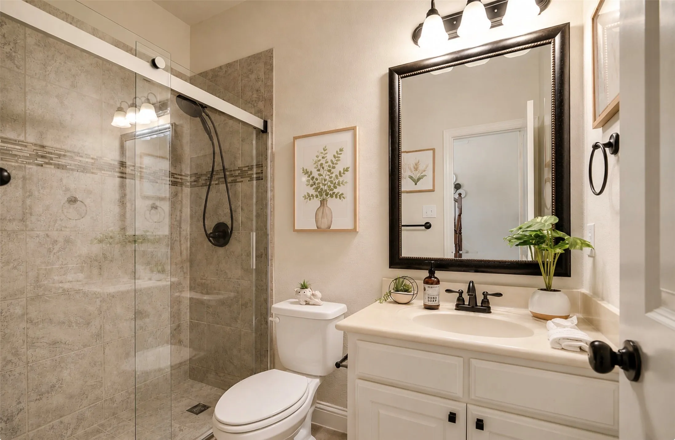 Single Family Residence For Sale in Denton County , 709 Auburn Court, Savannah, Texas 76227, 5 Bedroom, 4 Bathroom, 2 Garage spaces, 2,930 Sqft, built in 2014, mls#21387826, Real Estate Agent in Savannah, Homes For Sale in Denton county, Homes For Sale in Savannah, Realtor in Savannah Texas, Real Estate Brokerage Independent Realty Texas, Luminita Cordes Realtor