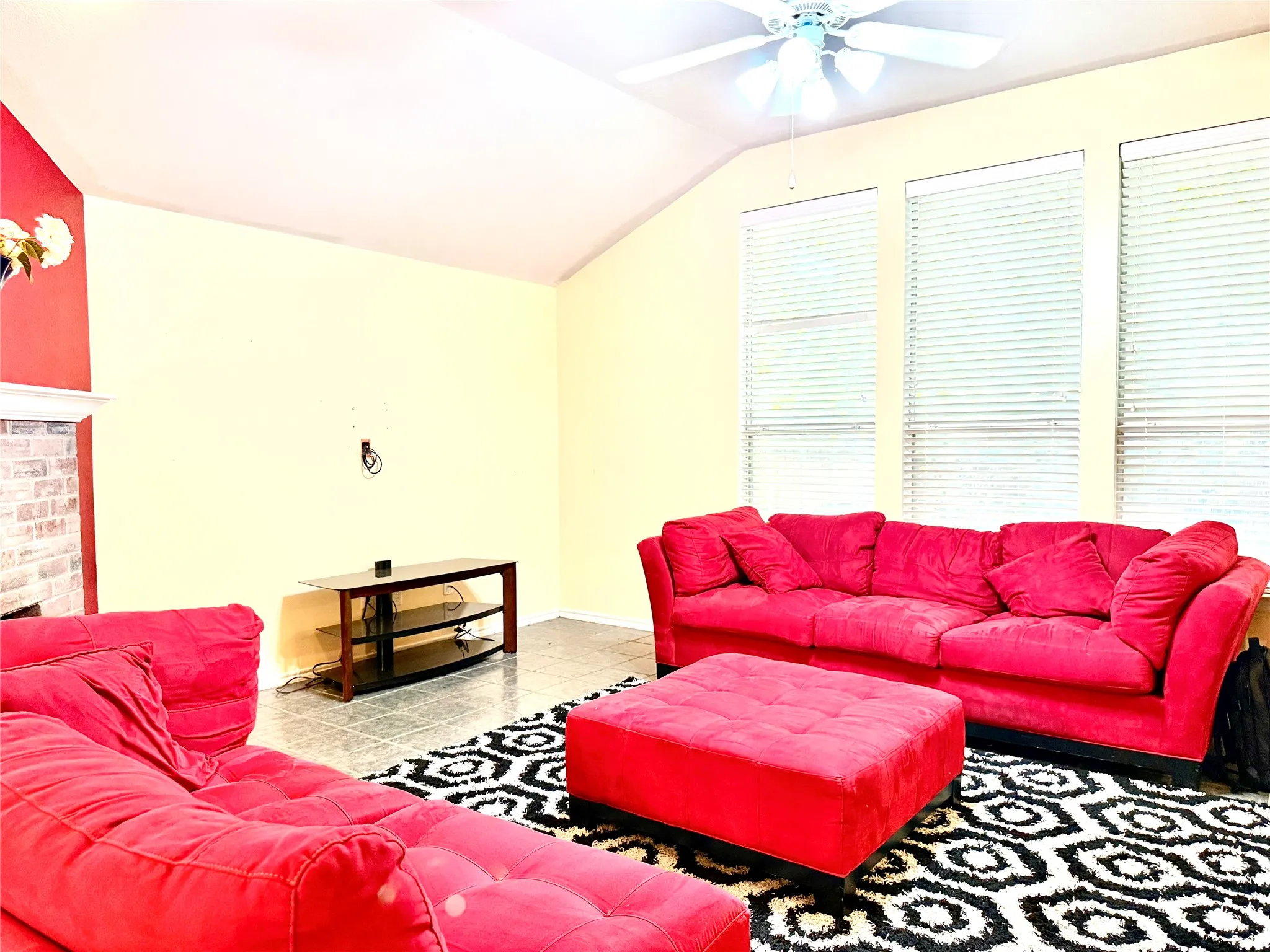 Single Family Residence For Sale in Dallas County , 193 Rolling Court, Lancaster, Texas 75146, 2 Bedroom, 2 Bathroom, 1 Garage spaces, 1,978 Sqft, built in 2005, mls#21367492, Real Estate Agent in Lancaster, Homes For Sale in Dallas county, Homes For Sale in Lancaster, Realtor in Lancaster Texas, Real Estate Brokerage Independent Realty Texas, Luminita Cordes Realtor