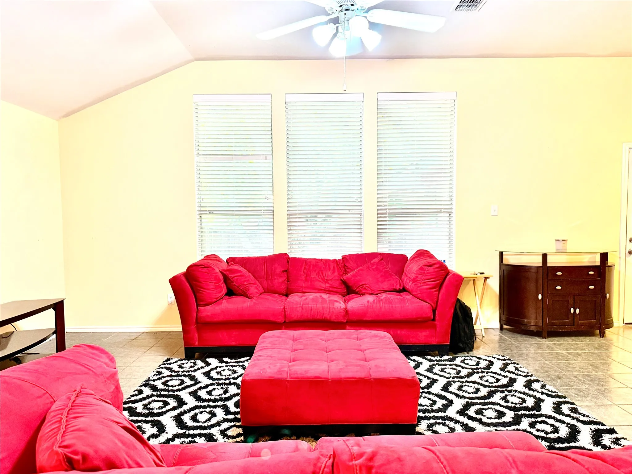 Single Family Residence For Sale in Dallas County , 193 Rolling Court, Lancaster, Texas 75146, 2 Bedroom, 2 Bathroom, 1 Garage spaces, 1,978 Sqft, built in 2005, mls#21367492, Real Estate Agent in Lancaster, Homes For Sale in Dallas county, Homes For Sale in Lancaster, Realtor in Lancaster Texas, Real Estate Brokerage Independent Realty Texas, Luminita Cordes Realtor