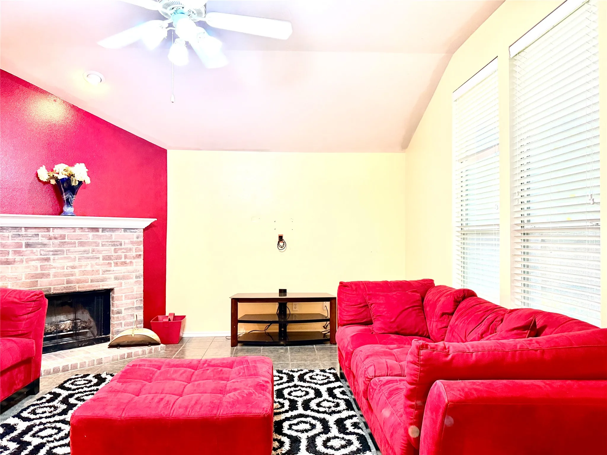 Single Family Residence For Sale in Dallas County , 193 Rolling Court, Lancaster, Texas 75146, 2 Bedroom, 2 Bathroom, 1 Garage spaces, 1,978 Sqft, built in 2005, mls#21367492, Real Estate Agent in Lancaster, Homes For Sale in Dallas county, Homes For Sale in Lancaster, Realtor in Lancaster Texas, Real Estate Brokerage Independent Realty Texas, Luminita Cordes Realtor