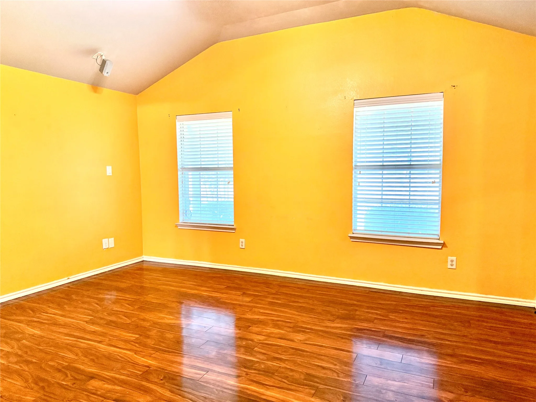Single Family Residence For Sale in Dallas County , 193 Rolling Court, Lancaster, Texas 75146, 2 Bedroom, 2 Bathroom, 1 Garage spaces, 1,978 Sqft, built in 2005, mls#21367492, Real Estate Agent in Lancaster, Homes For Sale in Dallas county, Homes For Sale in Lancaster, Realtor in Lancaster Texas, Real Estate Brokerage Independent Realty Texas, Luminita Cordes Realtor