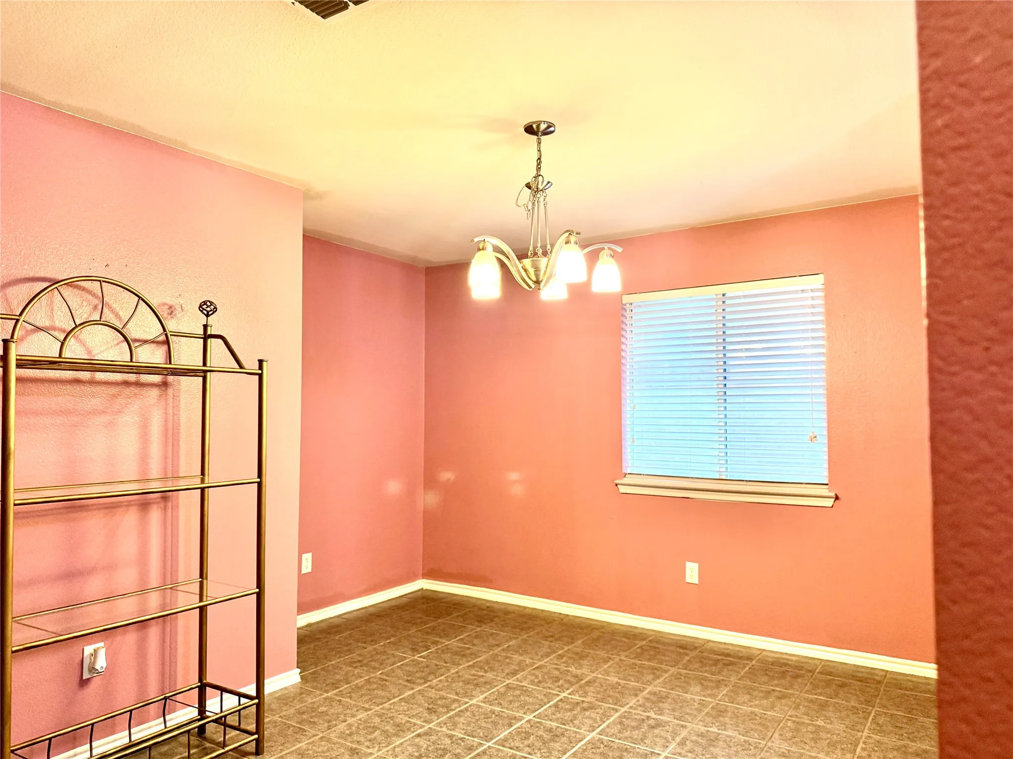 Single Family Residence For Sale in Dallas County , 193 Rolling Court, Lancaster, Texas 75146, 2 Bedroom, 2 Bathroom, 1 Garage spaces, 1,978 Sqft, built in 2005, mls#21367492, Real Estate Agent in Lancaster, Homes For Sale in Dallas county, Homes For Sale in Lancaster, Realtor in Lancaster Texas, Real Estate Brokerage Independent Realty Texas, Luminita Cordes Realtor