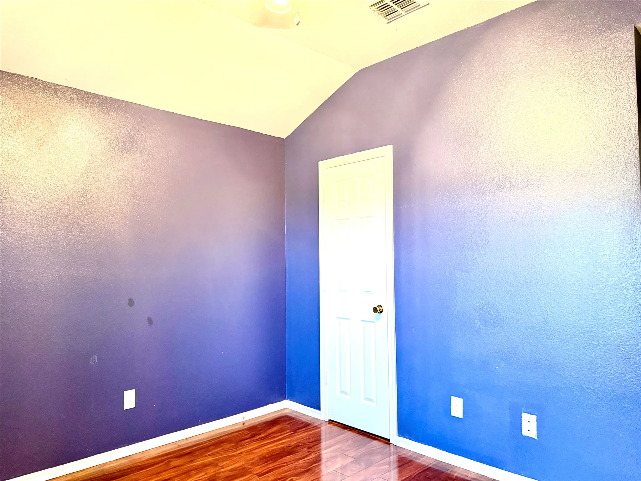 Single Family Residence For Sale in Dallas County , 193 Rolling Court, Lancaster, Texas 75146, 2 Bedroom, 2 Bathroom, 1 Garage spaces, 1,978 Sqft, built in 2005, mls#21367492, Real Estate Agent in Lancaster, Homes For Sale in Dallas county, Homes For Sale in Lancaster, Realtor in Lancaster Texas, Real Estate Brokerage Independent Realty Texas, Luminita Cordes Realtor