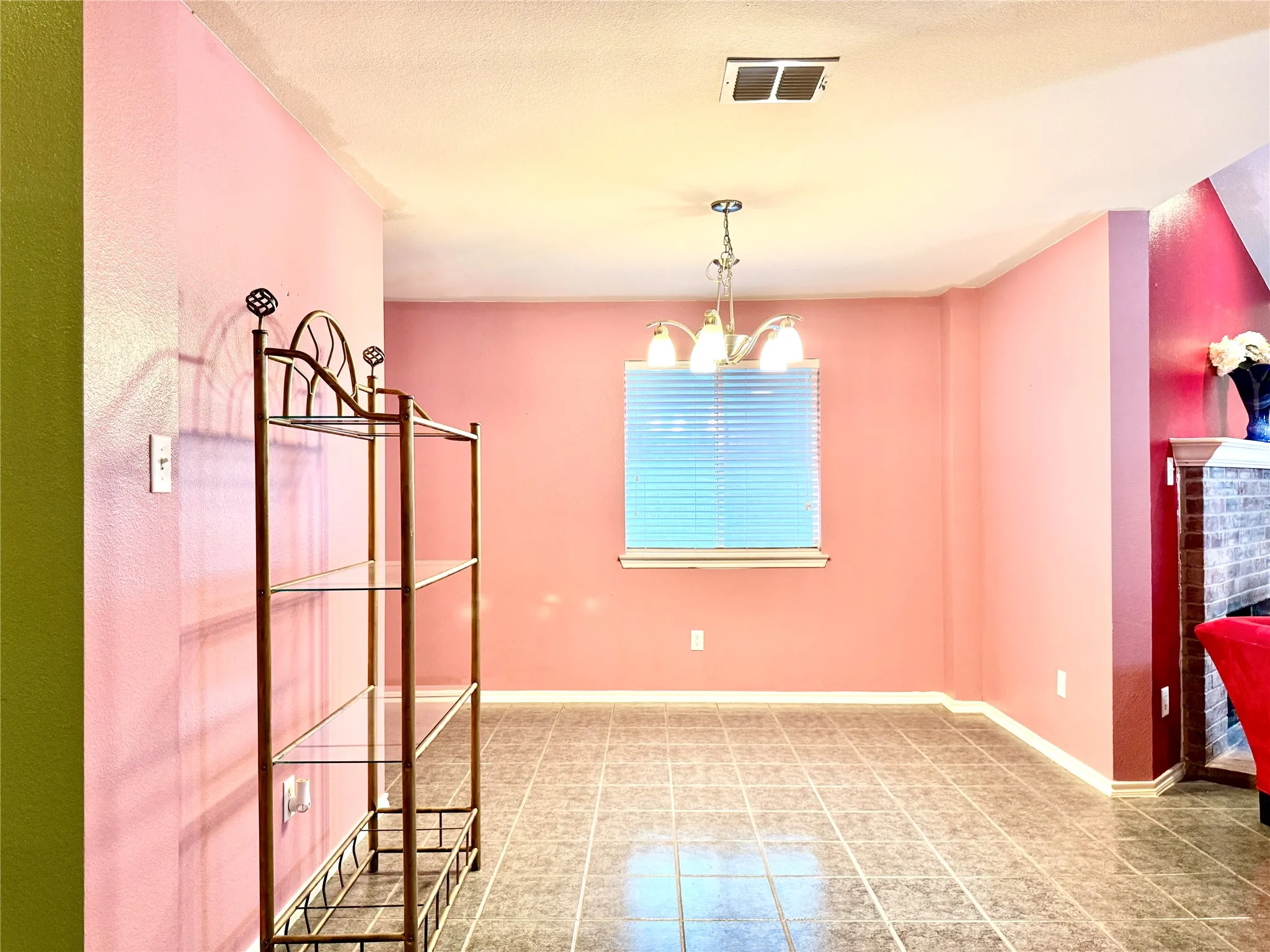Single Family Residence For Sale in Dallas County , 193 Rolling Court, Lancaster, Texas 75146, 2 Bedroom, 2 Bathroom, 1 Garage spaces, 1,978 Sqft, built in 2005, mls#21367492, Real Estate Agent in Lancaster, Homes For Sale in Dallas county, Homes For Sale in Lancaster, Realtor in Lancaster Texas, Real Estate Brokerage Independent Realty Texas, Luminita Cordes Realtor