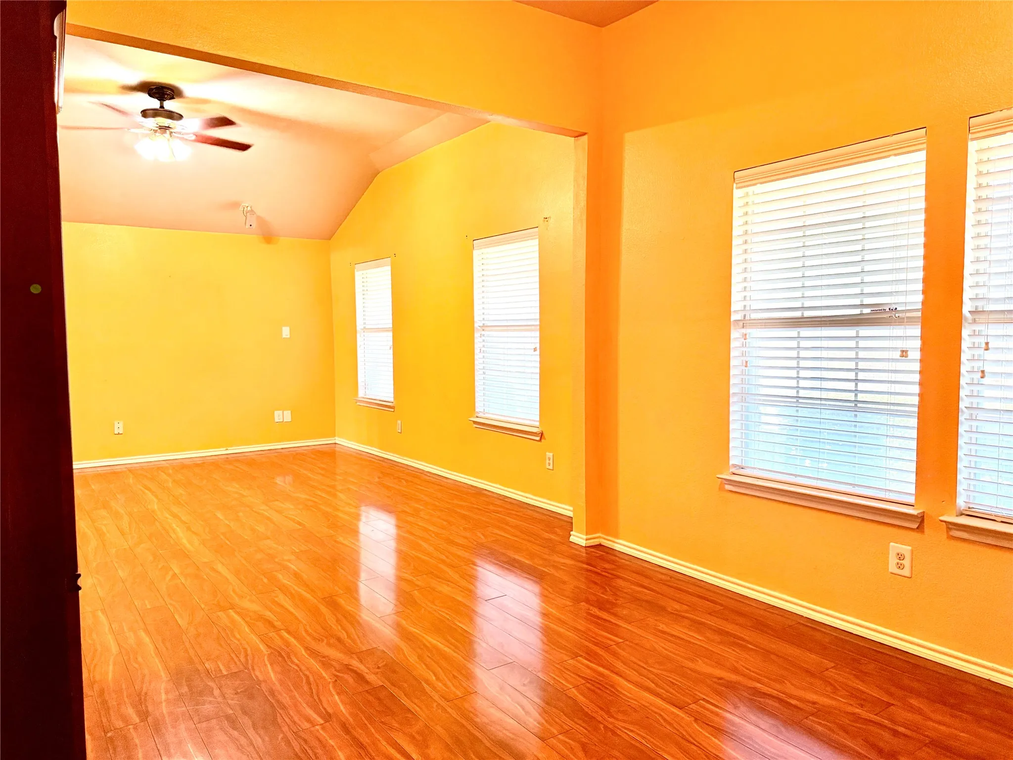 Single Family Residence For Sale in Dallas County , 193 Rolling Court, Lancaster, Texas 75146, 2 Bedroom, 2 Bathroom, 1 Garage spaces, 1,978 Sqft, built in 2005, mls#21367492, Real Estate Agent in Lancaster, Homes For Sale in Dallas county, Homes For Sale in Lancaster, Realtor in Lancaster Texas, Real Estate Brokerage Independent Realty Texas, Luminita Cordes Realtor
