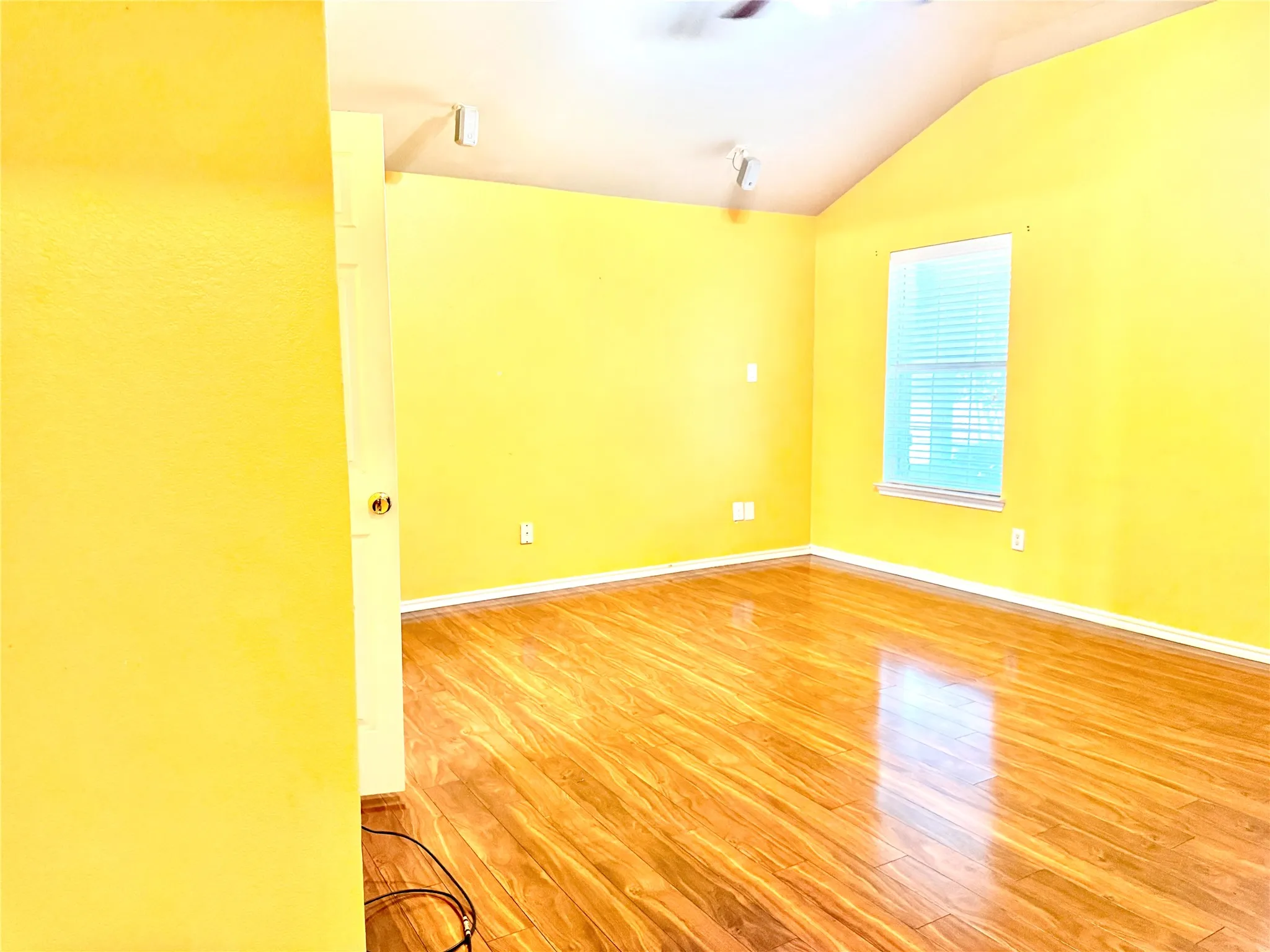 Single Family Residence For Sale in Dallas County , 193 Rolling Court, Lancaster, Texas 75146, 2 Bedroom, 2 Bathroom, 1 Garage spaces, 1,978 Sqft, built in 2005, mls#21367492, Real Estate Agent in Lancaster, Homes For Sale in Dallas county, Homes For Sale in Lancaster, Realtor in Lancaster Texas, Real Estate Brokerage Independent Realty Texas, Luminita Cordes Realtor