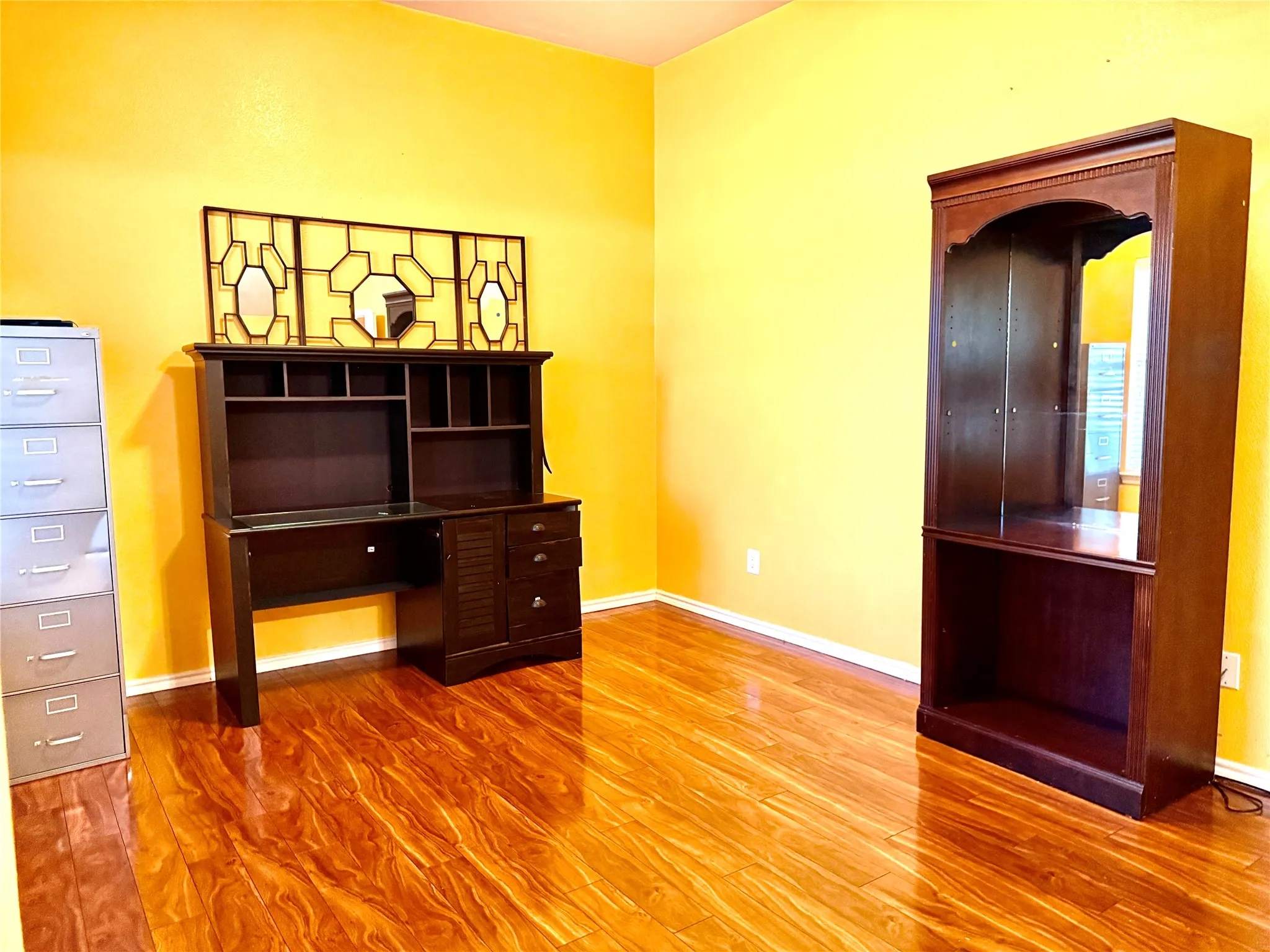 Single Family Residence For Sale in Dallas County , 193 Rolling Court, Lancaster, Texas 75146, 2 Bedroom, 2 Bathroom, 1 Garage spaces, 1,978 Sqft, built in 2005, mls#21367492, Real Estate Agent in Lancaster, Homes For Sale in Dallas county, Homes For Sale in Lancaster, Realtor in Lancaster Texas, Real Estate Brokerage Independent Realty Texas, Luminita Cordes Realtor
