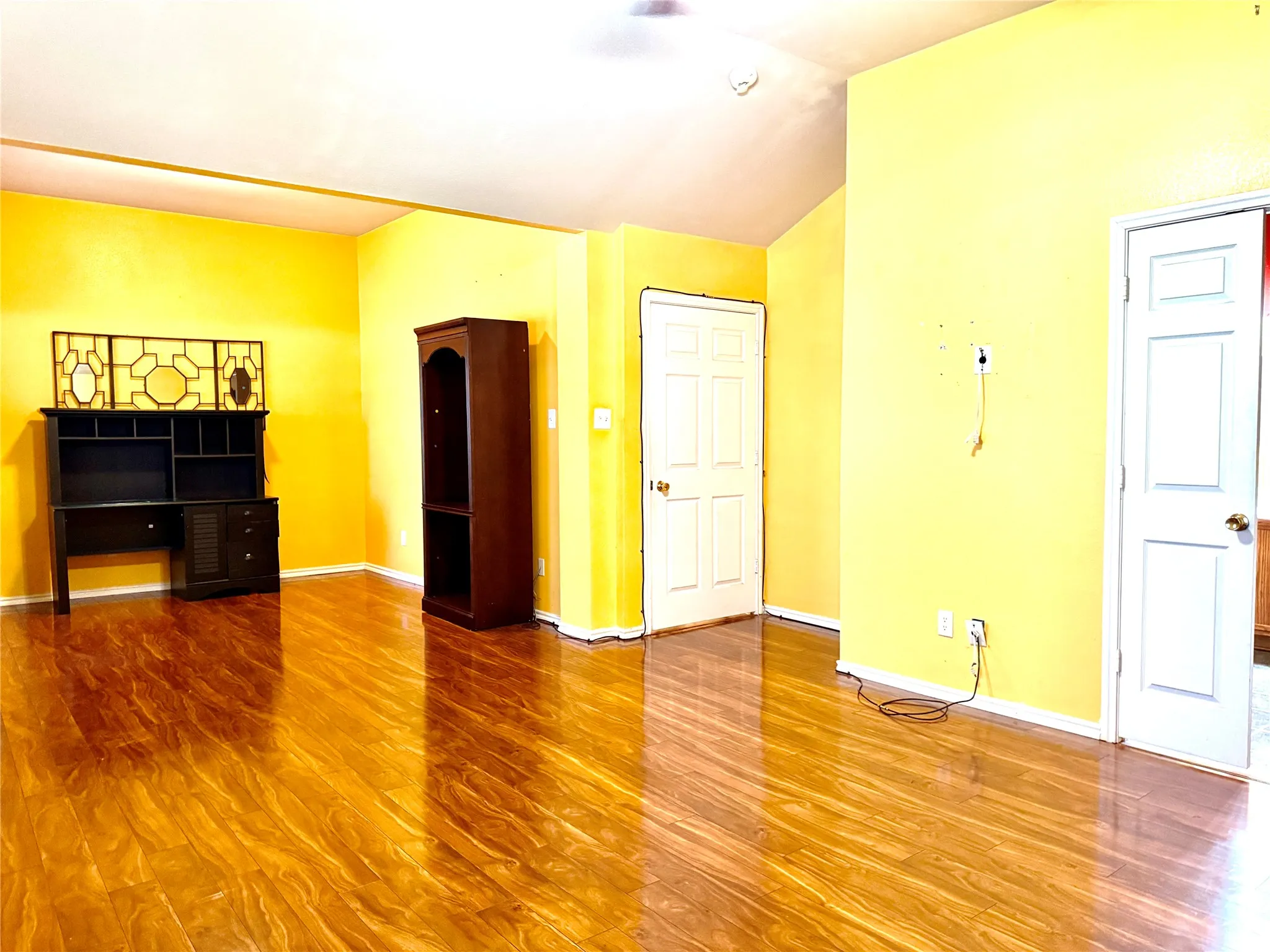 Single Family Residence For Sale in Dallas County , 193 Rolling Court, Lancaster, Texas 75146, 2 Bedroom, 2 Bathroom, 1 Garage spaces, 1,978 Sqft, built in 2005, mls#21367492, Real Estate Agent in Lancaster, Homes For Sale in Dallas county, Homes For Sale in Lancaster, Realtor in Lancaster Texas, Real Estate Brokerage Independent Realty Texas, Luminita Cordes Realtor