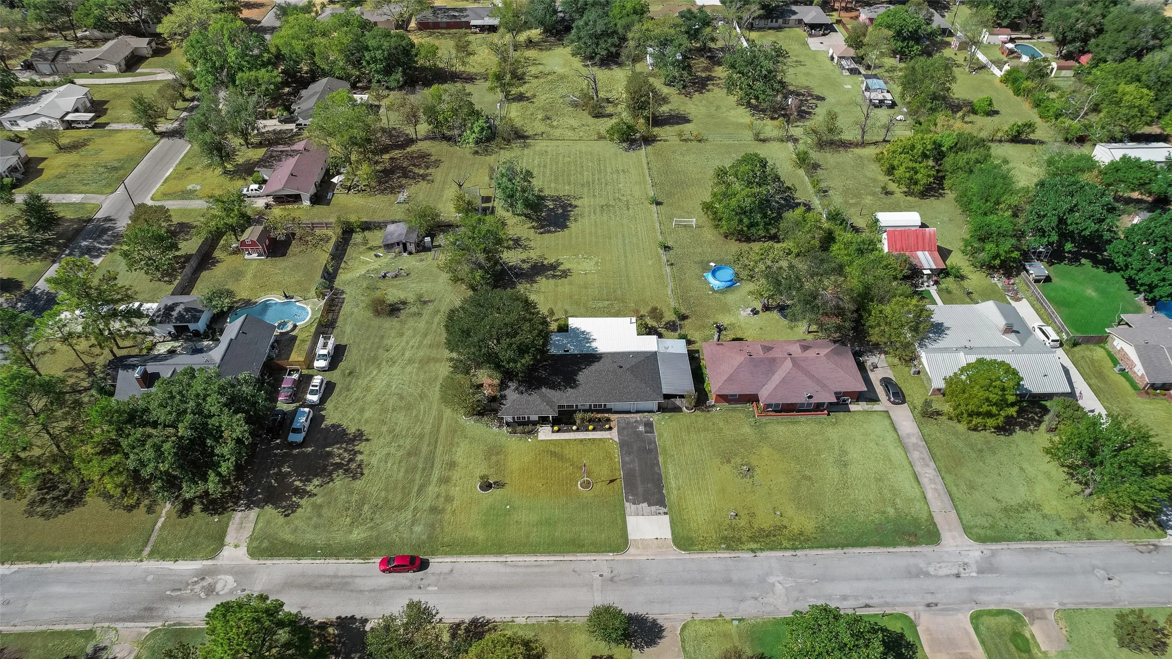 Single Family Residence For Sale in Kaufman County , 205 Laurel Trail, Terrell, Texas 75160, 3 Bedroom, 2 Bathroom, 2 Garage spaces, 1,340 Sqft, built in 1955, mls#21379867, Real Estate Agent in Terrell, Homes For Sale in Kaufman county, Homes For Sale in Terrell, Realtor in Terrell Texas, Real Estate Brokerage Independent Realty Texas, Luminita Cordes Realtor