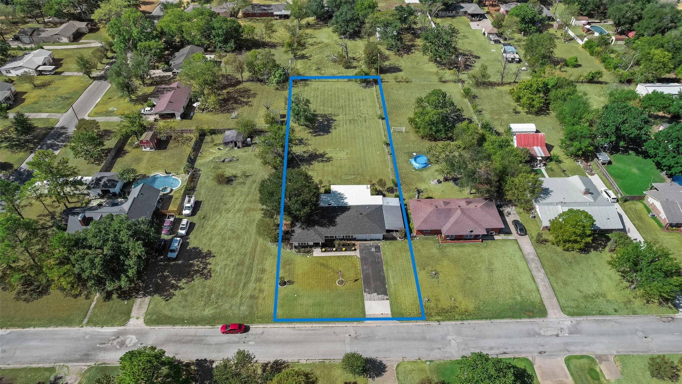 Single Family Residence For Sale in Kaufman County , 205 Laurel Trail, Terrell, Texas 75160, 3 Bedroom, 2 Bathroom, 2 Garage spaces, 1,340 Sqft, built in 1955, mls#21379867, Real Estate Agent in Terrell, Homes For Sale in Kaufman county, Homes For Sale in Terrell, Realtor in Terrell Texas, Real Estate Brokerage Independent Realty Texas, Luminita Cordes Realtor