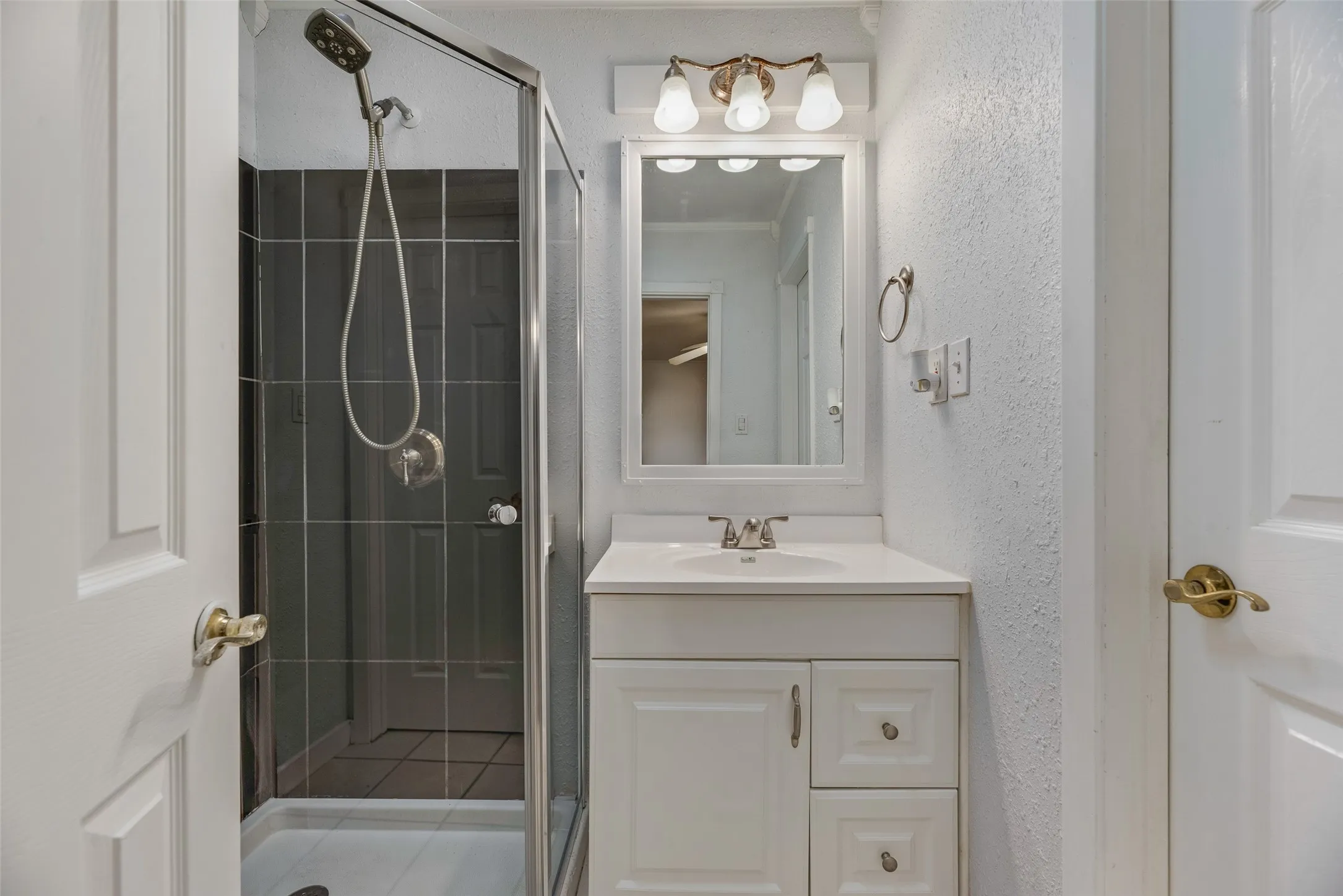 Single Family Residence For Sale in Kaufman County , 205 Laurel Trail, Terrell, Texas 75160, 3 Bedroom, 2 Bathroom, 2 Garage spaces, 1,340 Sqft, built in 1955, mls#21379867, Real Estate Agent in Terrell, Homes For Sale in Kaufman county, Homes For Sale in Terrell, Realtor in Terrell Texas, Real Estate Brokerage Independent Realty Texas, Luminita Cordes Realtor