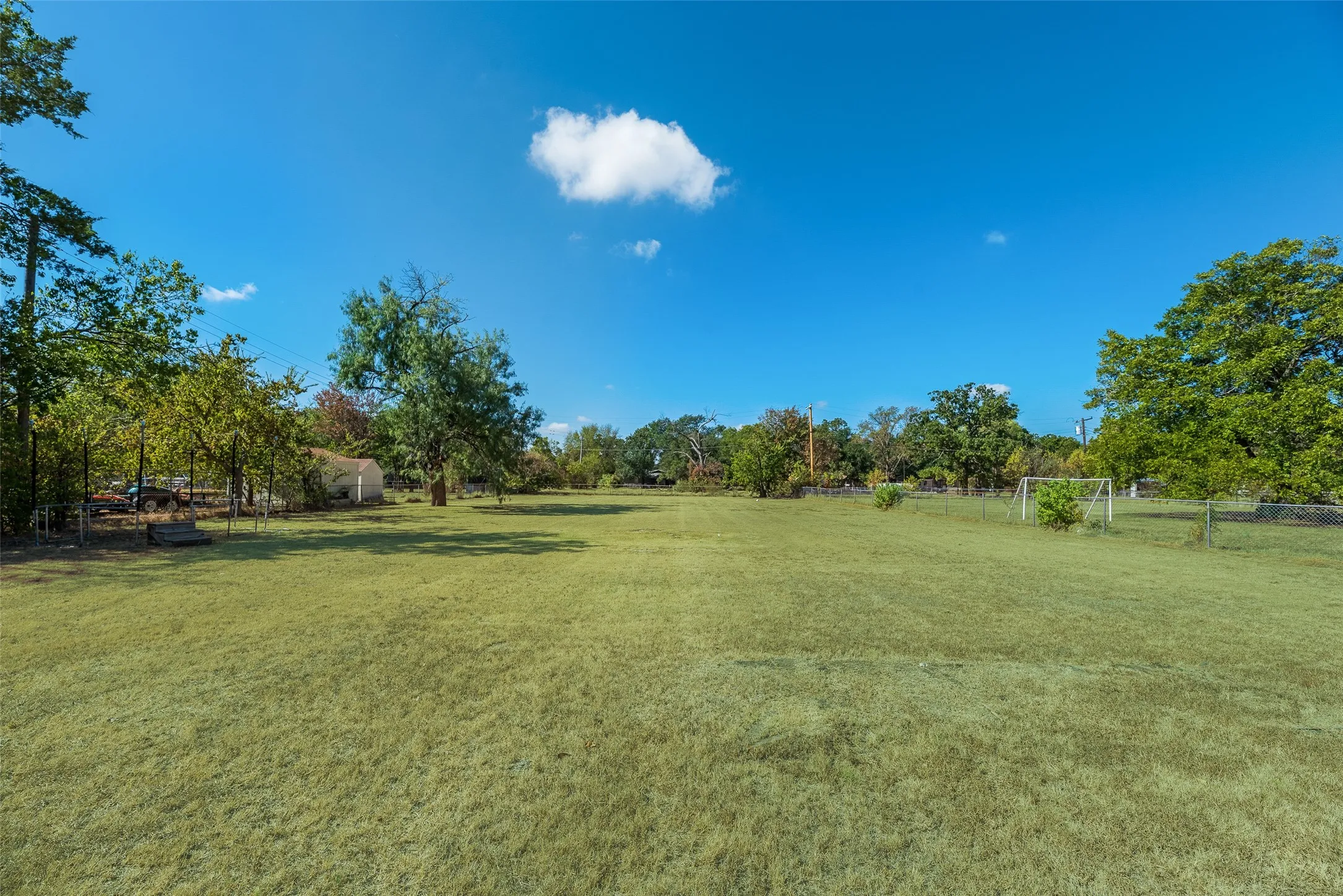 Single Family Residence For Sale in Kaufman County , 205 Laurel Trail, Terrell, Texas 75160, 3 Bedroom, 2 Bathroom, 2 Garage spaces, 1,340 Sqft, built in 1955, mls#21379867, Real Estate Agent in Terrell, Homes For Sale in Kaufman county, Homes For Sale in Terrell, Realtor in Terrell Texas, Real Estate Brokerage Independent Realty Texas, Luminita Cordes Realtor