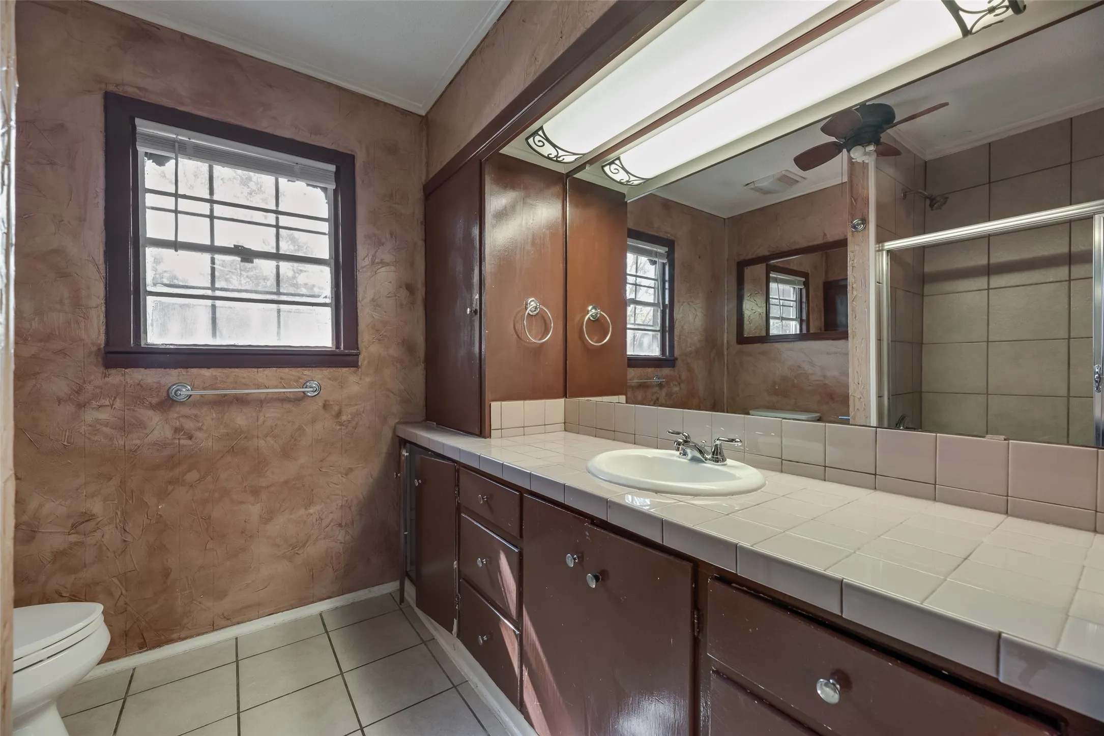 Single Family Residence For Sale in Kaufman County , 205 Laurel Trail, Terrell, Texas 75160, 3 Bedroom, 2 Bathroom, 2 Garage spaces, 1,340 Sqft, built in 1955, mls#21379867, Real Estate Agent in Terrell, Homes For Sale in Kaufman county, Homes For Sale in Terrell, Realtor in Terrell Texas, Real Estate Brokerage Independent Realty Texas, Luminita Cordes Realtor