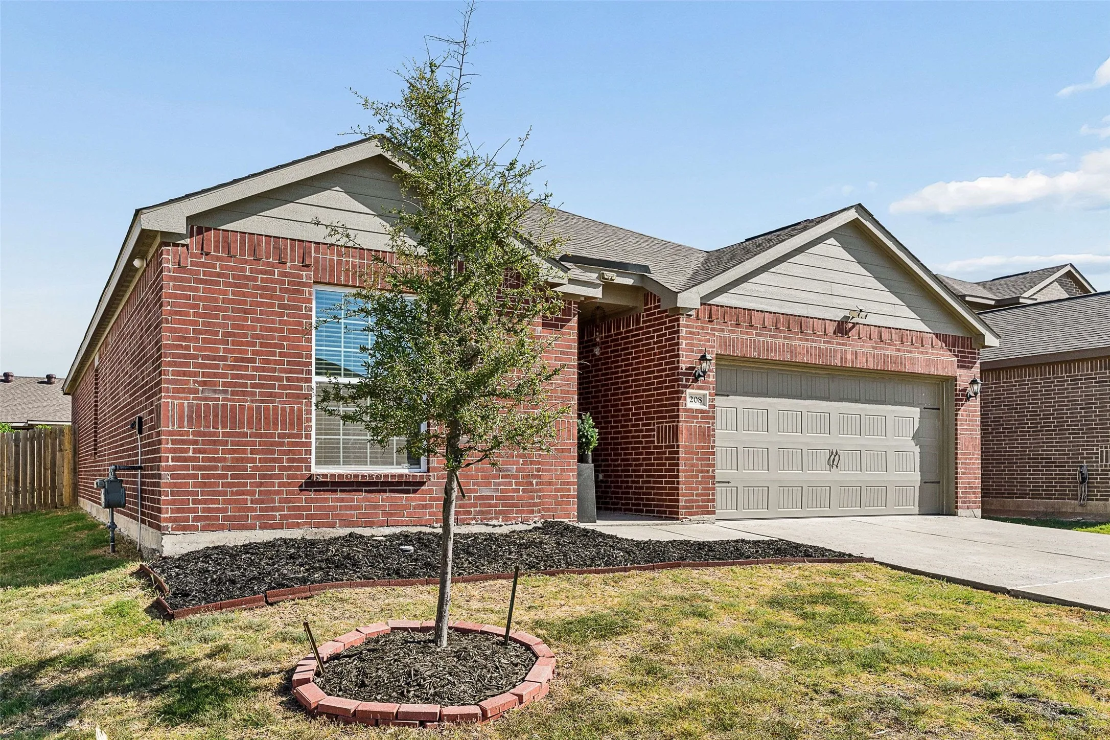 Single Family Residence For Sale in Collin County , 208 Emma Drive, Anna, Texas 75409, 3 Bedroom, 2 Bathroom, 2 Garage spaces, 1,647 Sqft, built in 2022, mls#21388928, Real Estate Agent in Anna, Homes For Sale in Collin county, Homes For Sale in Anna, Realtor in Anna Texas, Real Estate Brokerage Independent Realty Texas, Luminita Cordes Realtor