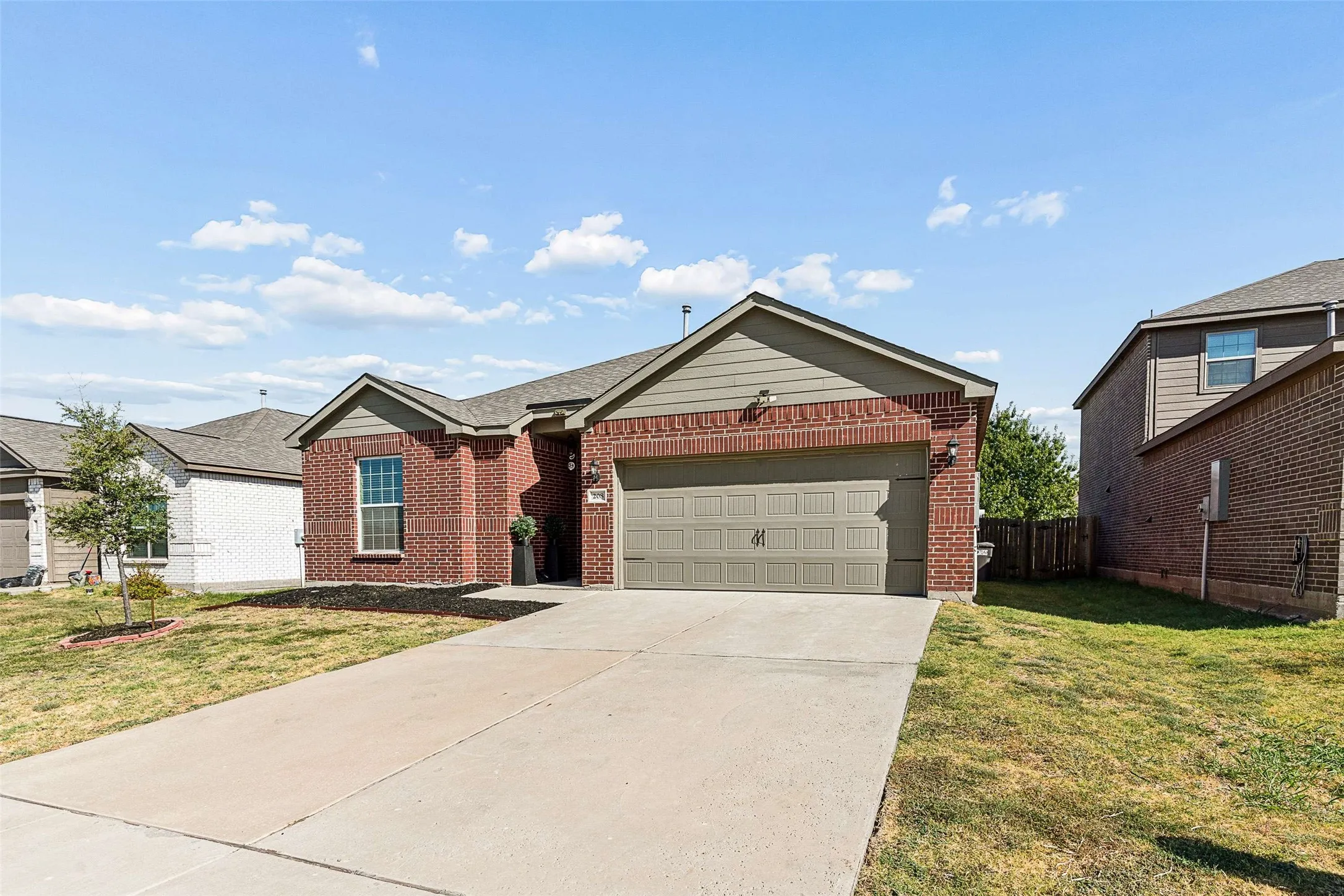 Single Family Residence For Sale in Collin County , 208 Emma Drive, Anna, Texas 75409, 3 Bedroom, 2 Bathroom, 2 Garage spaces, 1,647 Sqft, built in 2022, mls#21388928, Real Estate Agent in Anna, Homes For Sale in Collin county, Homes For Sale in Anna, Realtor in Anna Texas, Real Estate Brokerage Independent Realty Texas, Luminita Cordes Realtor