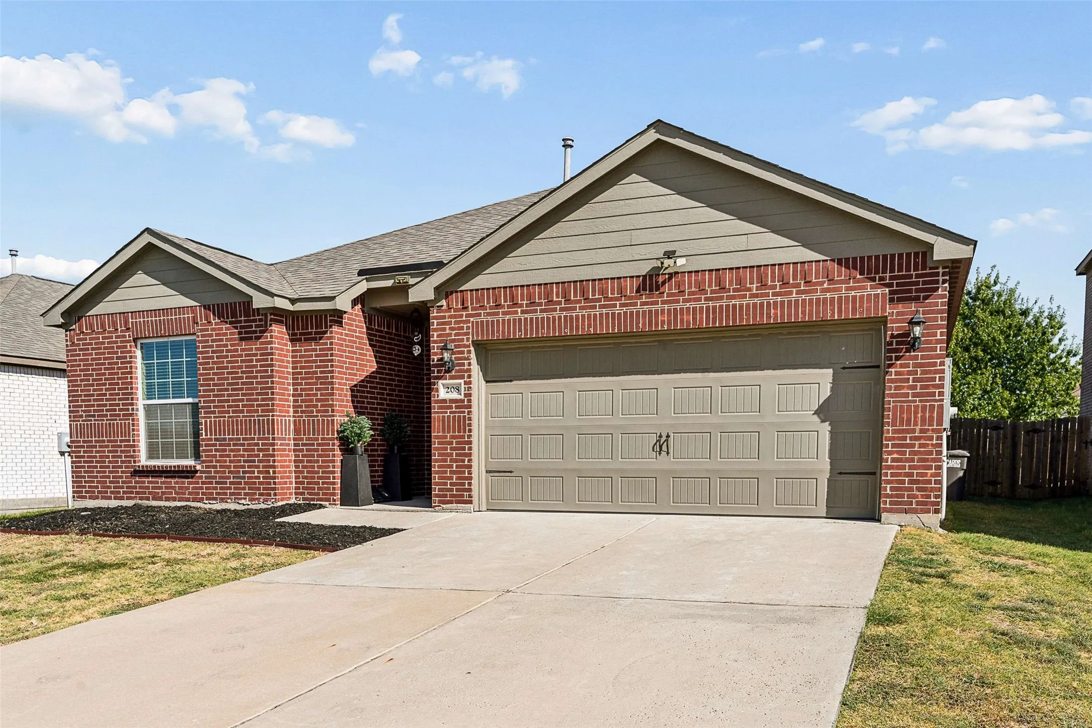 Single Family Residence For Sale in Collin County , 208 Emma Drive, Anna, Texas 75409, 3 Bedroom, 2 Bathroom, 2 Garage spaces, 1,647 Sqft, built in 2022, mls#21388928, Real Estate Agent in Anna, Homes For Sale in Collin county, Homes For Sale in Anna, Realtor in Anna Texas, Real Estate Brokerage Independent Realty Texas, Luminita Cordes Realtor