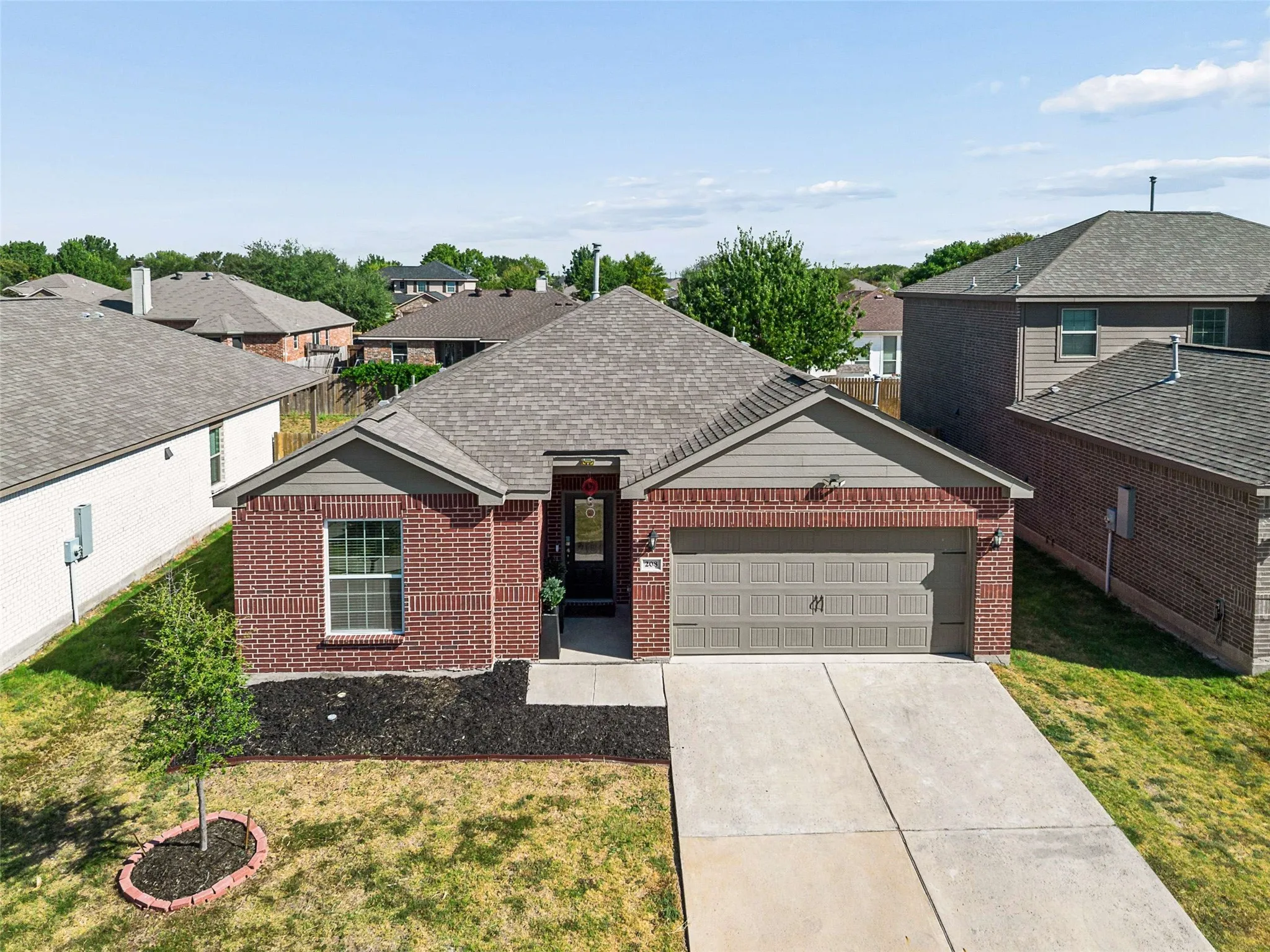 Single Family Residence For Sale in Collin County , 208 Emma Drive, Anna, Texas 75409, 3 Bedroom, 2 Bathroom, 2 Garage spaces, 1,647 Sqft, built in 2022, mls#21388928, Real Estate Agent in Anna, Homes For Sale in Collin county, Homes For Sale in Anna, Realtor in Anna Texas, Real Estate Brokerage Independent Realty Texas, Luminita Cordes Realtor