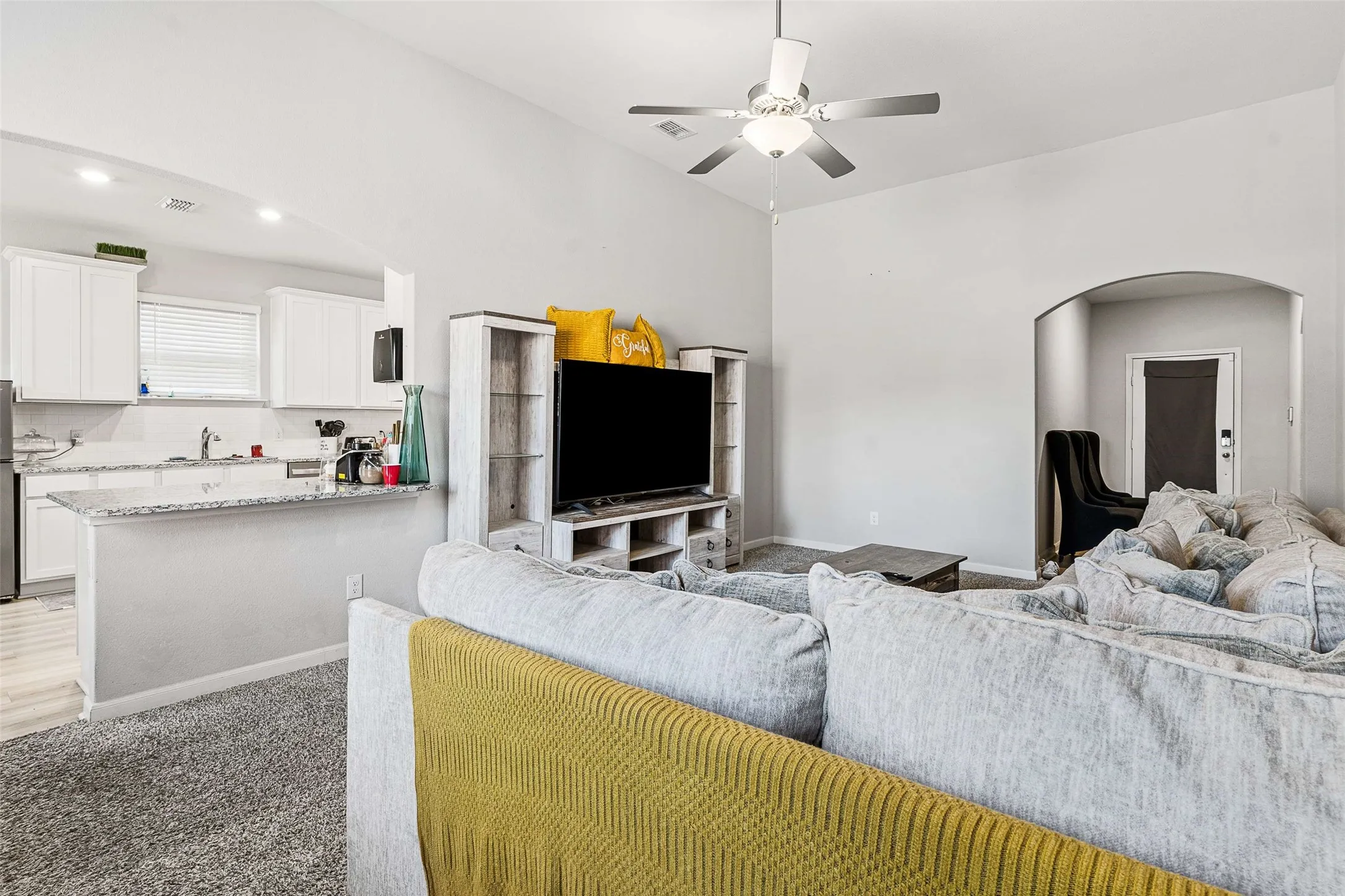 Single Family Residence For Sale in Collin County , 208 Emma Drive, Anna, Texas 75409, 3 Bedroom, 2 Bathroom, 2 Garage spaces, 1,647 Sqft, built in 2022, mls#21388928, Real Estate Agent in Anna, Homes For Sale in Collin county, Homes For Sale in Anna, Realtor in Anna Texas, Real Estate Brokerage Independent Realty Texas, Luminita Cordes Realtor