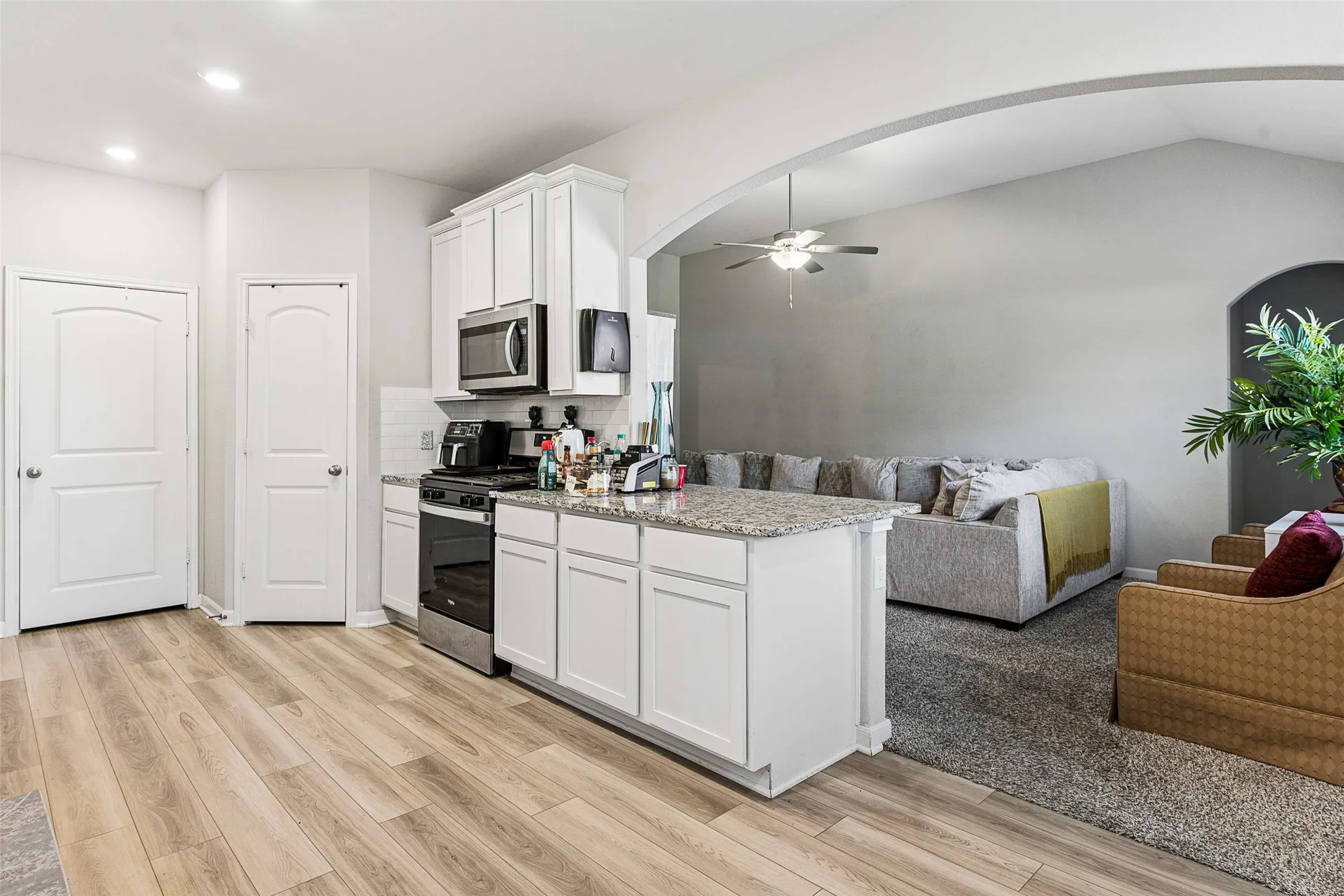 Single Family Residence For Sale in Collin County , 208 Emma Drive, Anna, Texas 75409, 3 Bedroom, 2 Bathroom, 2 Garage spaces, 1,647 Sqft, built in 2022, mls#21388928, Real Estate Agent in Anna, Homes For Sale in Collin county, Homes For Sale in Anna, Realtor in Anna Texas, Real Estate Brokerage Independent Realty Texas, Luminita Cordes Realtor
