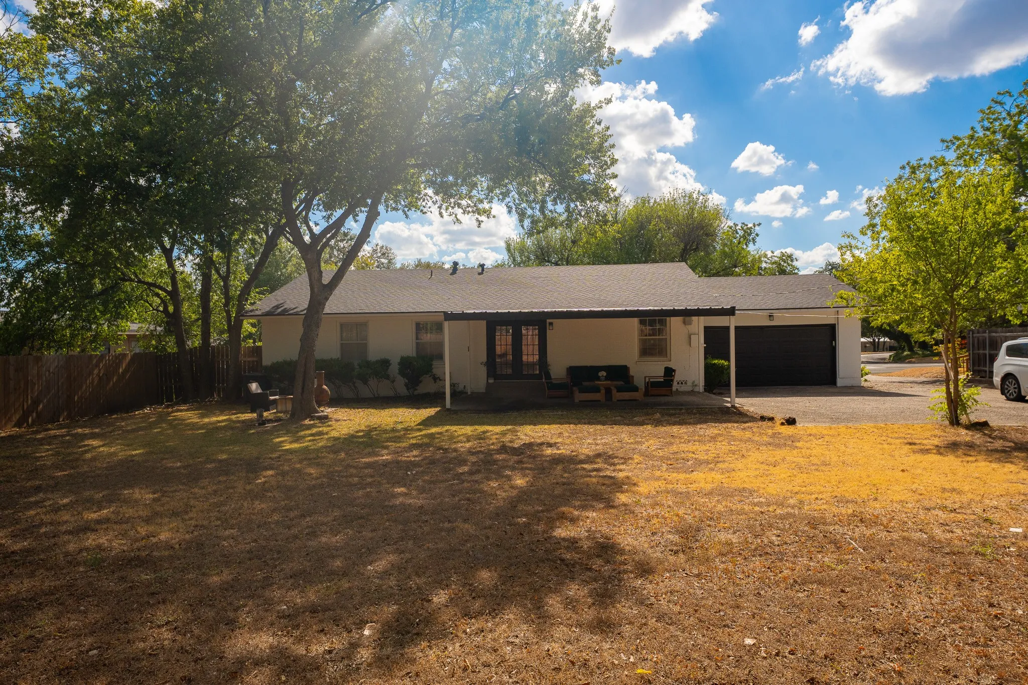 Single Family Residence For Sale in Mc Lennan County , 1117 Rambler Drive, Waco, Texas 76710, 3 Bedroom, 2 Bathroom, 2 Garage spaces, 1,746 Sqft, built in 1959, mls#21388556, Real Estate Agent in Waco, Homes For Sale in Mc Lennan county, Homes For Sale in Waco, Realtor in Waco Texas, Real Estate Brokerage Independent Realty Texas, Luminita Cordes Realtor