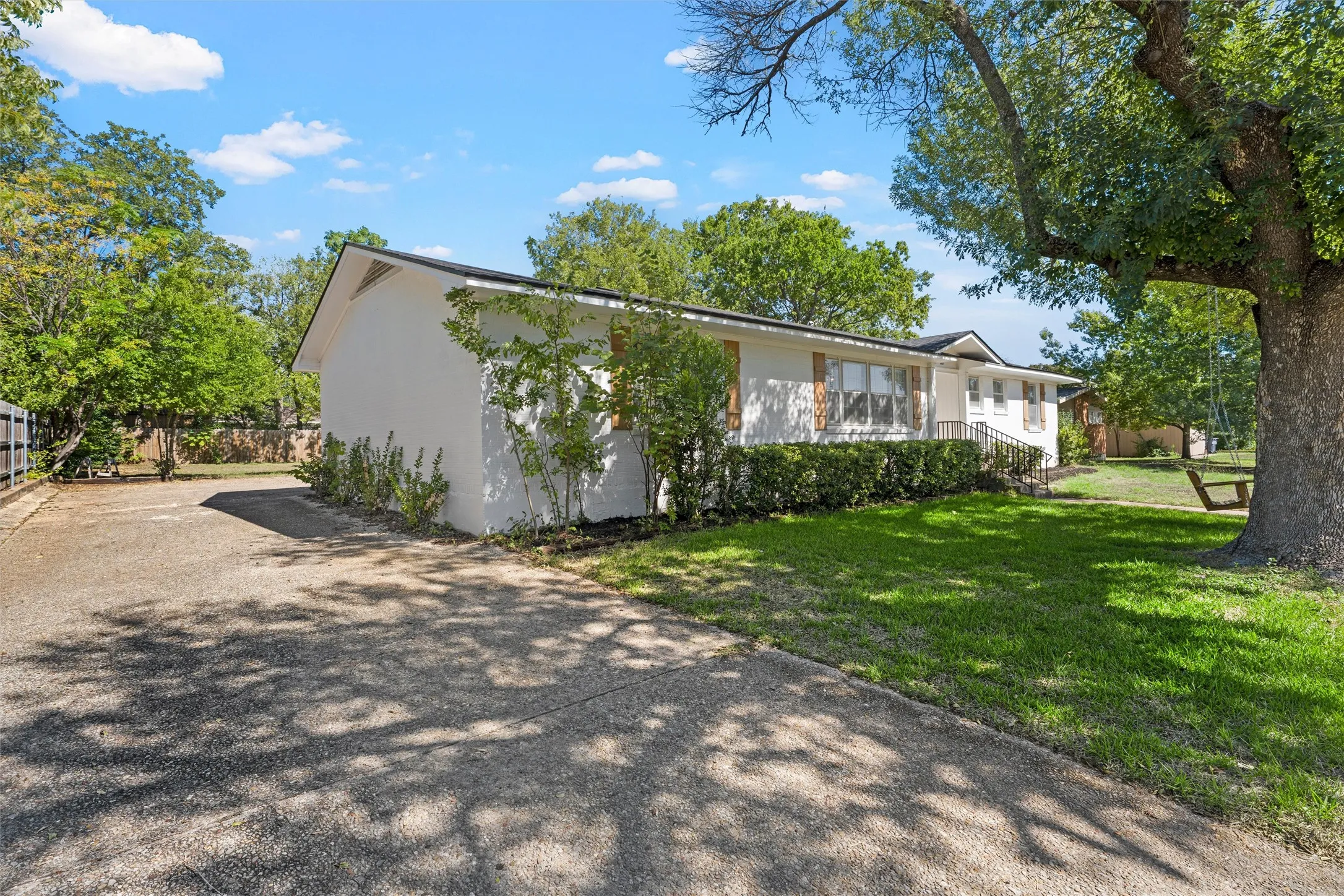 Single Family Residence For Sale in Mc Lennan County , 1117 Rambler Drive, Waco, Texas 76710, 3 Bedroom, 2 Bathroom, 2 Garage spaces, 1,746 Sqft, built in 1959, mls#21388556, Real Estate Agent in Waco, Homes For Sale in Mc Lennan county, Homes For Sale in Waco, Realtor in Waco Texas, Real Estate Brokerage Independent Realty Texas, Luminita Cordes Realtor