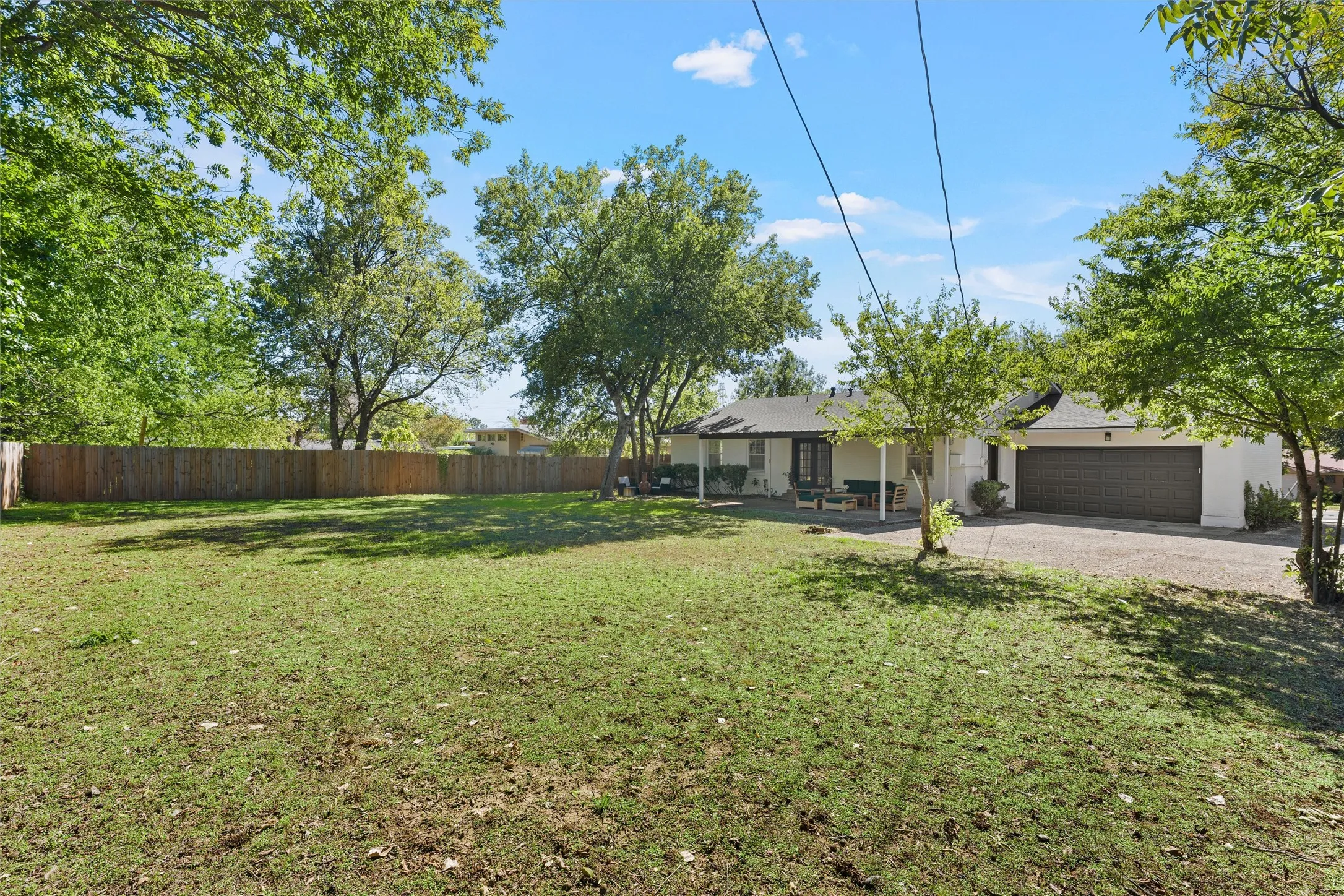 Single Family Residence For Sale in Mc Lennan County , 1117 Rambler Drive, Waco, Texas 76710, 3 Bedroom, 2 Bathroom, 2 Garage spaces, 1,746 Sqft, built in 1959, mls#21388556, Real Estate Agent in Waco, Homes For Sale in Mc Lennan county, Homes For Sale in Waco, Realtor in Waco Texas, Real Estate Brokerage Independent Realty Texas, Luminita Cordes Realtor
