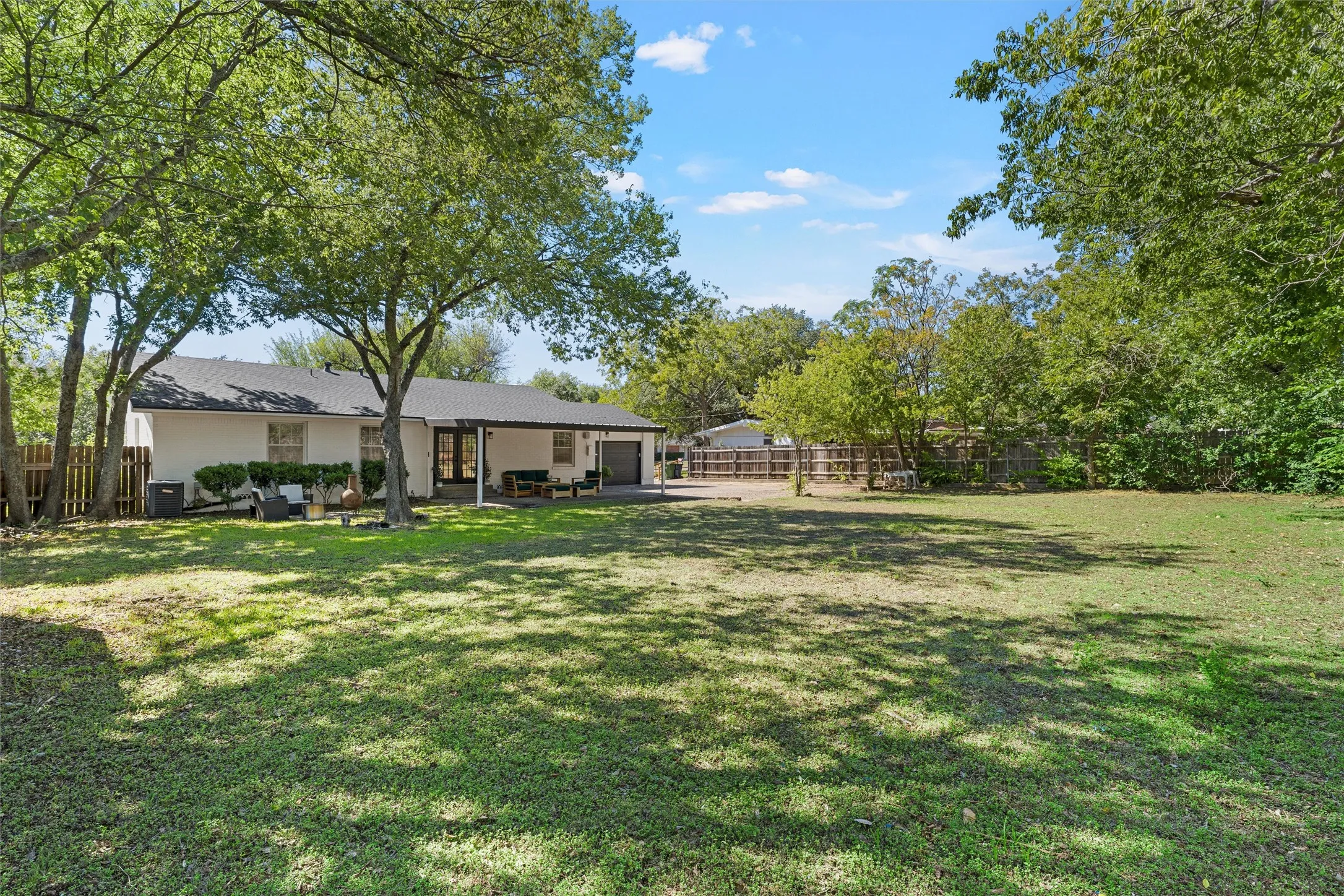 Single Family Residence For Sale in Mc Lennan County , 1117 Rambler Drive, Waco, Texas 76710, 3 Bedroom, 2 Bathroom, 2 Garage spaces, 1,746 Sqft, built in 1959, mls#21388556, Real Estate Agent in Waco, Homes For Sale in Mc Lennan county, Homes For Sale in Waco, Realtor in Waco Texas, Real Estate Brokerage Independent Realty Texas, Luminita Cordes Realtor