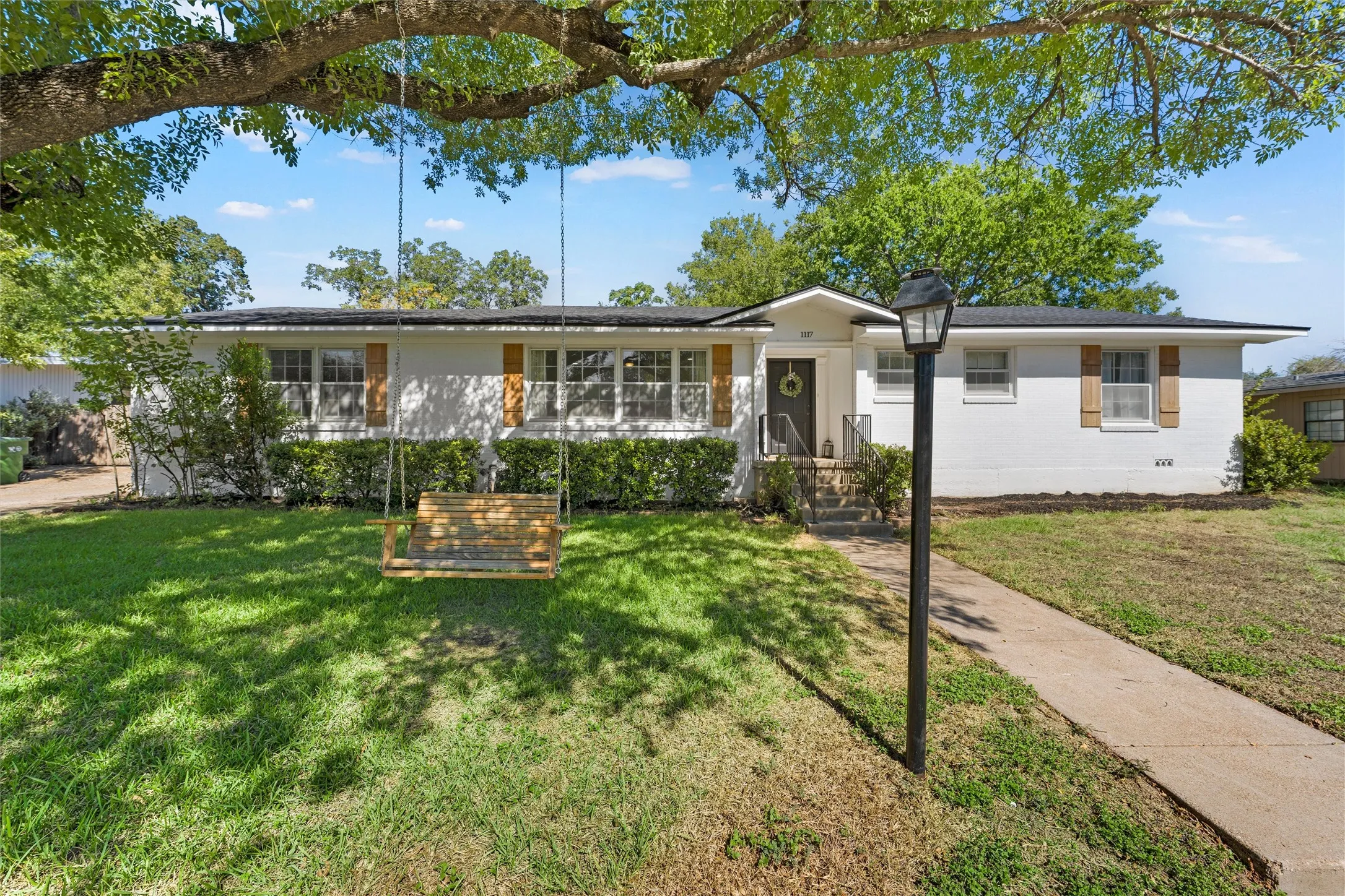 Single Family Residence For Sale in Mc Lennan County , 1117 Rambler Drive, Waco, Texas 76710, 3 Bedroom, 2 Bathroom, 2 Garage spaces, 1,746 Sqft, built in 1959, mls#21388556, Real Estate Agent in Waco, Homes For Sale in Mc Lennan county, Homes For Sale in Waco, Realtor in Waco Texas, Real Estate Brokerage Independent Realty Texas, Luminita Cordes Realtor