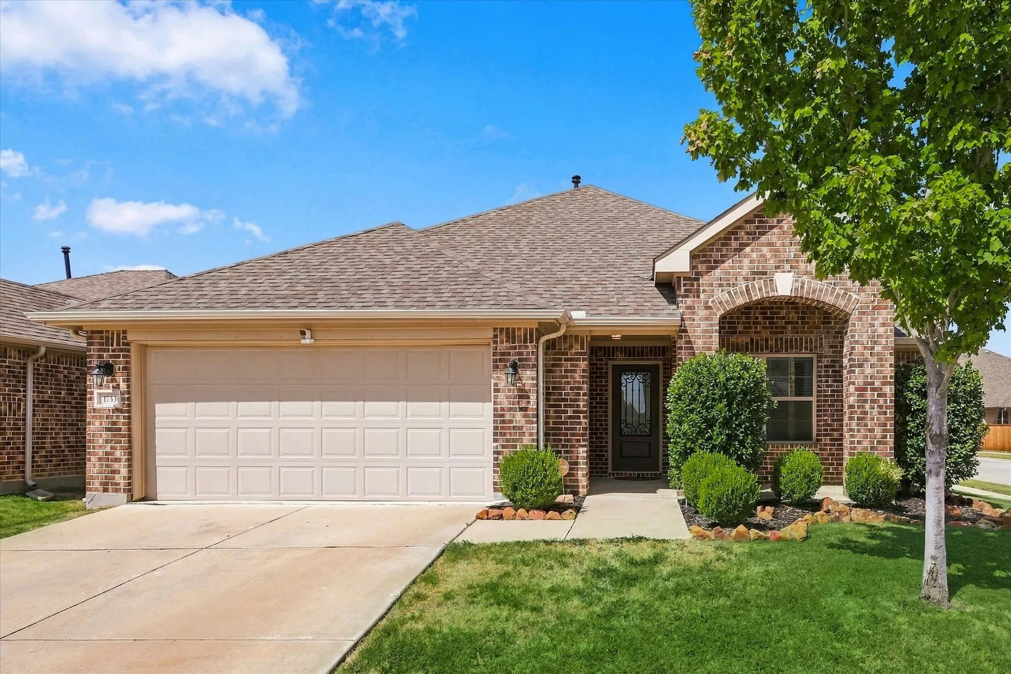 Single Family Residence For Sale in Denton County , 1733 Ridge Creek Lane, Aubrey, Texas 76227, 3 Bedroom, 2 Bathroom, 2 Garage spaces, 1,892 Sqft, built in 2018, mls#21373889, Real Estate Agent in Aubrey, Homes For Sale in Denton county, Homes For Sale in Aubrey, Realtor in Aubrey Texas, Real Estate Brokerage Independent Realty Texas, Luminita Cordes Realtor
