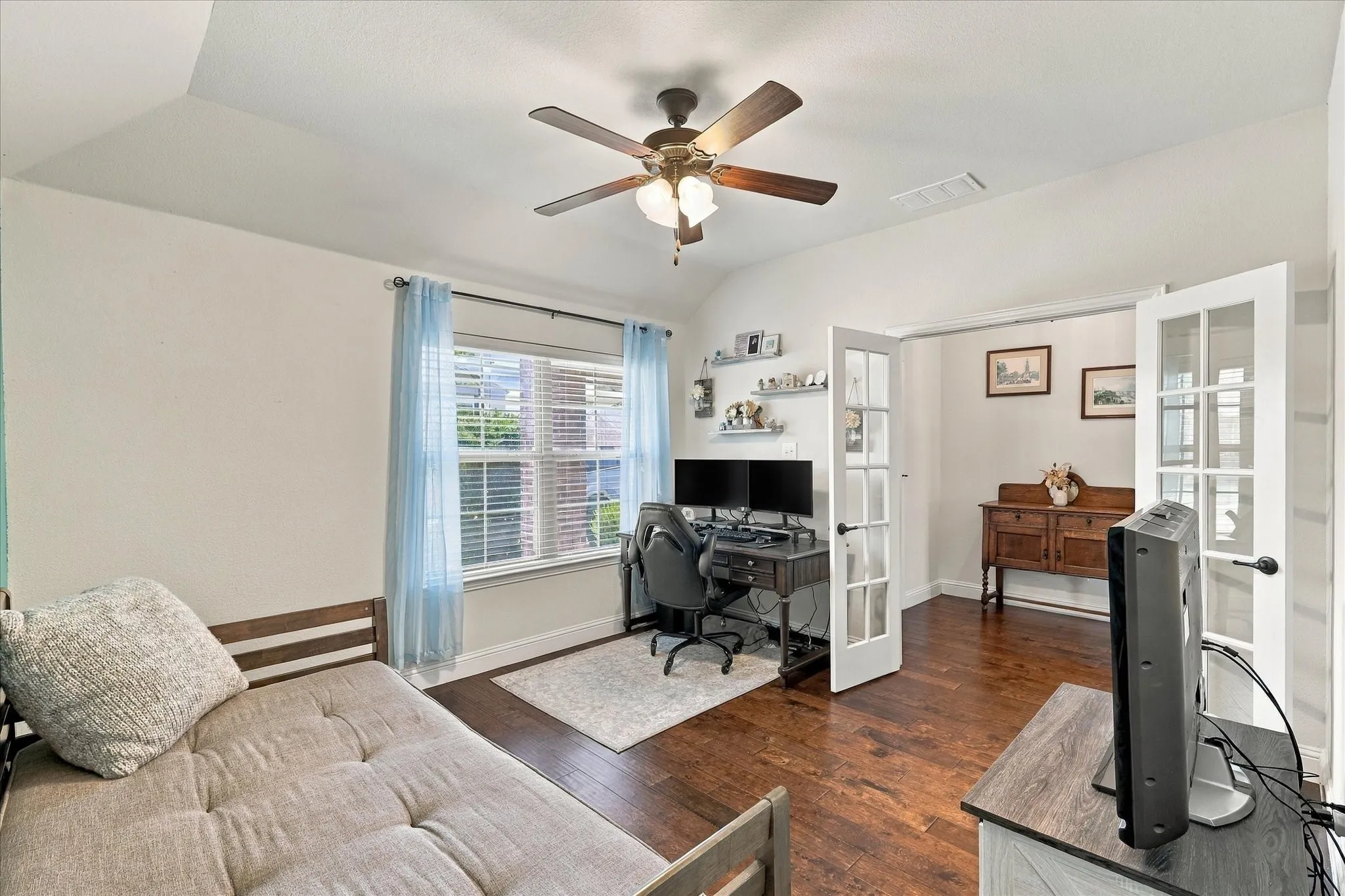 Single Family Residence For Sale in Denton County , 1733 Ridge Creek Lane, Aubrey, Texas 76227, 3 Bedroom, 2 Bathroom, 2 Garage spaces, 1,892 Sqft, built in 2018, mls#21373889, Real Estate Agent in Aubrey, Homes For Sale in Denton county, Homes For Sale in Aubrey, Realtor in Aubrey Texas, Real Estate Brokerage Independent Realty Texas, Luminita Cordes Realtor