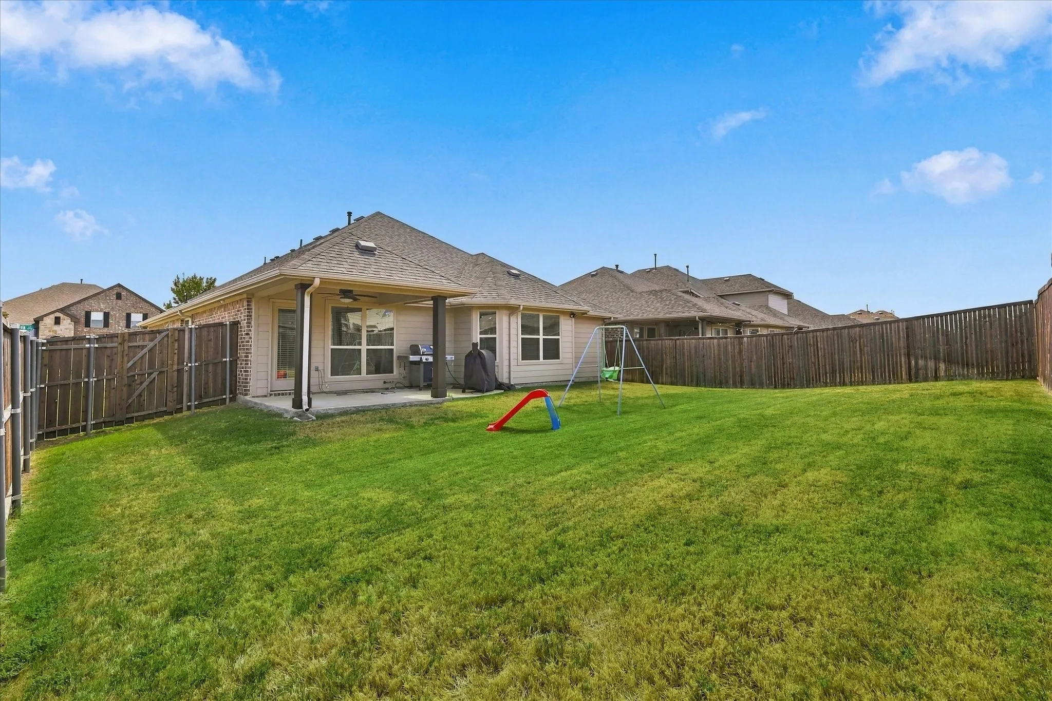 Single Family Residence For Sale in Denton County , 1733 Ridge Creek Lane, Aubrey, Texas 76227, 3 Bedroom, 2 Bathroom, 2 Garage spaces, 1,892 Sqft, built in 2018, mls#21373889, Real Estate Agent in Aubrey, Homes For Sale in Denton county, Homes For Sale in Aubrey, Realtor in Aubrey Texas, Real Estate Brokerage Independent Realty Texas, Luminita Cordes Realtor