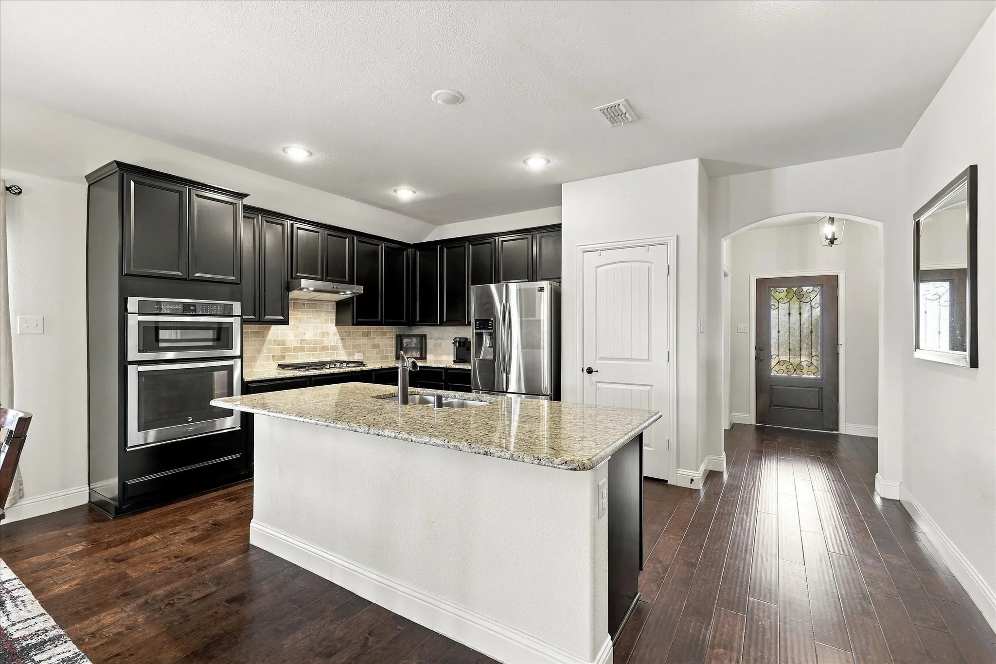 Single Family Residence For Sale in Denton County , 1733 Ridge Creek Lane, Aubrey, Texas 76227, 3 Bedroom, 2 Bathroom, 2 Garage spaces, 1,892 Sqft, built in 2018, mls#21373889, Real Estate Agent in Aubrey, Homes For Sale in Denton county, Homes For Sale in Aubrey, Realtor in Aubrey Texas, Real Estate Brokerage Independent Realty Texas, Luminita Cordes Realtor