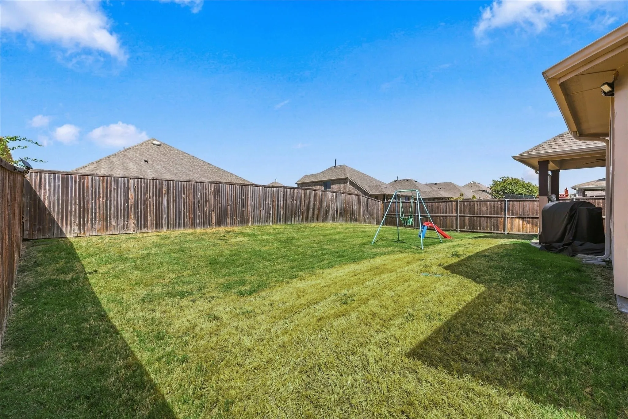 Single Family Residence For Sale in Denton County , 1733 Ridge Creek Lane, Aubrey, Texas 76227, 3 Bedroom, 2 Bathroom, 2 Garage spaces, 1,892 Sqft, built in 2018, mls#21373889, Real Estate Agent in Aubrey, Homes For Sale in Denton county, Homes For Sale in Aubrey, Realtor in Aubrey Texas, Real Estate Brokerage Independent Realty Texas, Luminita Cordes Realtor