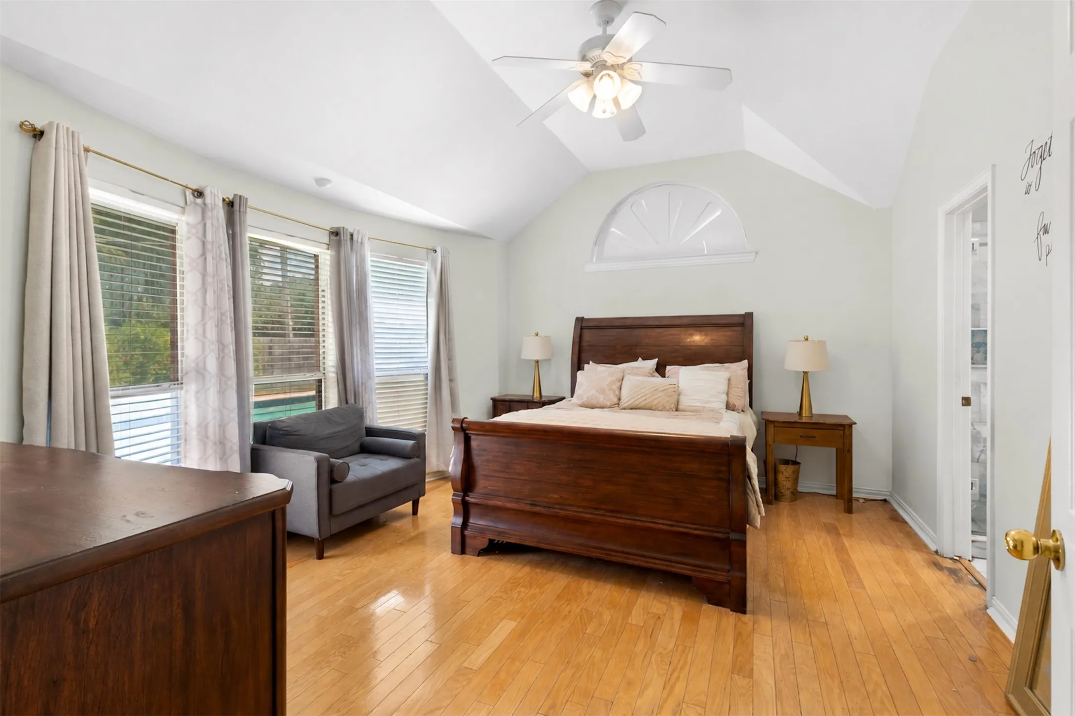 Single Family Residence For Sale in Tarrant County , 5344 Lynda Court, North Richland Hills, Texas 76180, 3 Bedroom, 2 Bathroom, 2 Garage spaces, 1,718 Sqft, built in 1999, mls#21362829, Real Estate Agent in North Richland Hills, Homes For Sale in Tarrant county, Homes For Sale in North Richland Hills, Realtor in North Richland Hills Texas, Real Estate Brokerage Independent Realty Texas, Luminita Cordes Realtor