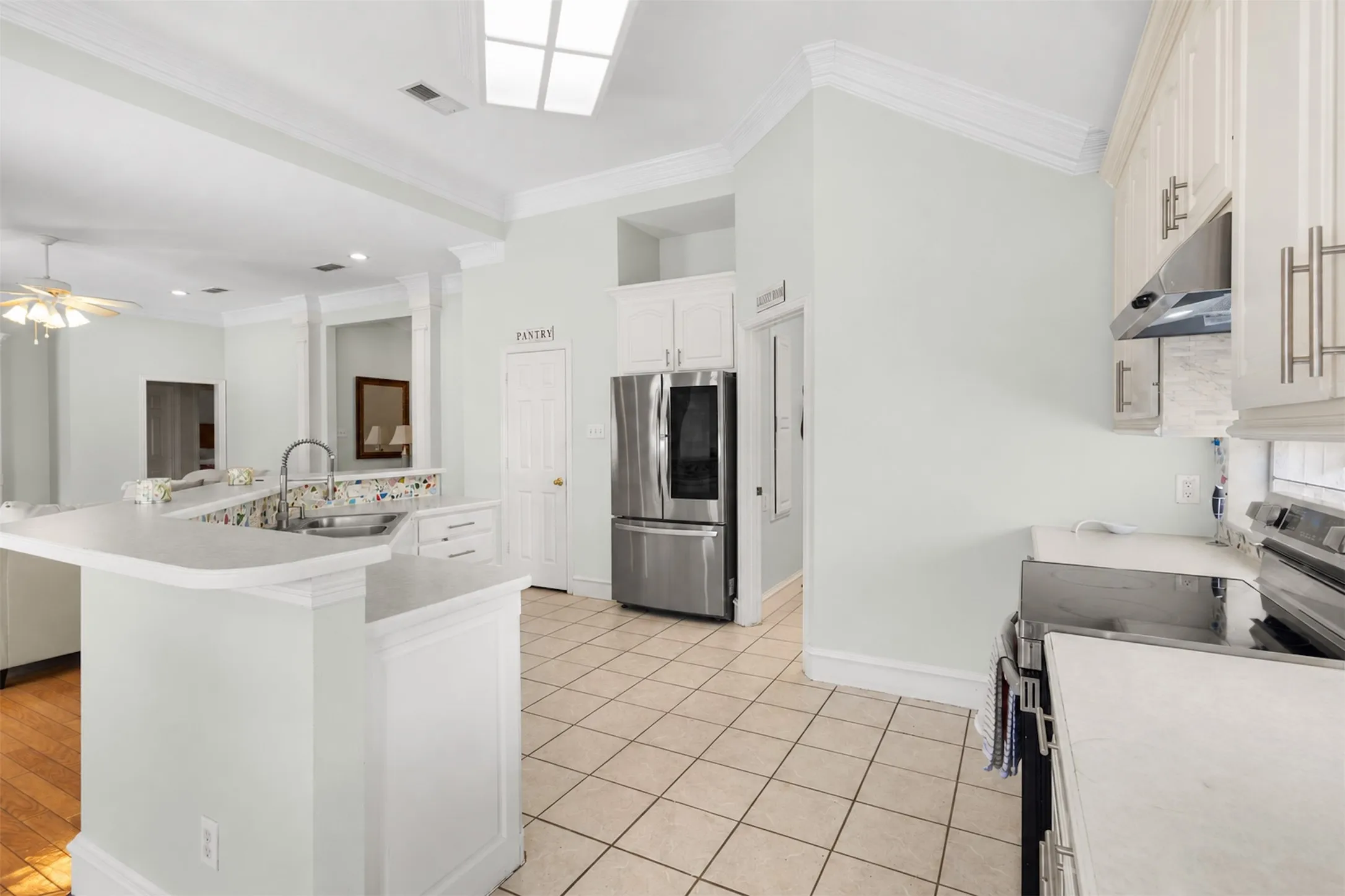 Single Family Residence For Sale in Tarrant County , 5344 Lynda Court, North Richland Hills, Texas 76180, 3 Bedroom, 2 Bathroom, 2 Garage spaces, 1,718 Sqft, built in 1999, mls#21362829, Real Estate Agent in North Richland Hills, Homes For Sale in Tarrant county, Homes For Sale in North Richland Hills, Realtor in North Richland Hills Texas, Real Estate Brokerage Independent Realty Texas, Luminita Cordes Realtor
