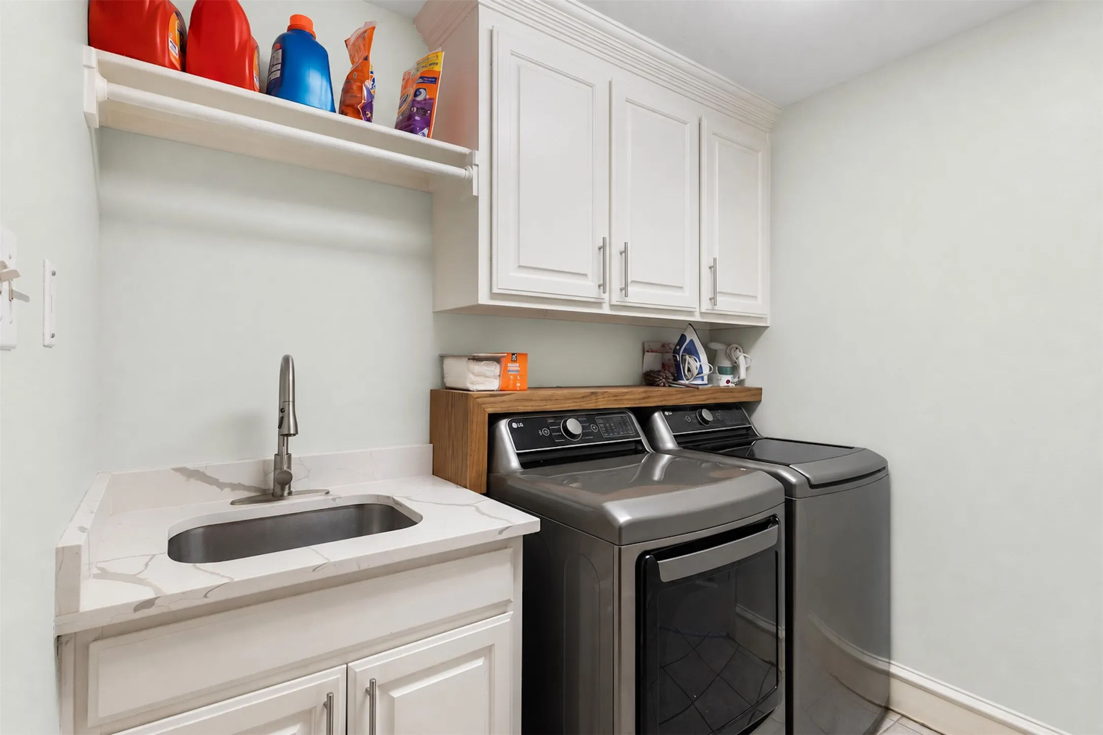Single Family Residence For Sale in Tarrant County , 5344 Lynda Court, North Richland Hills, Texas 76180, 3 Bedroom, 2 Bathroom, 2 Garage spaces, 1,718 Sqft, built in 1999, mls#21362829, Real Estate Agent in North Richland Hills, Homes For Sale in Tarrant county, Homes For Sale in North Richland Hills, Realtor in North Richland Hills Texas, Real Estate Brokerage Independent Realty Texas, Luminita Cordes Realtor