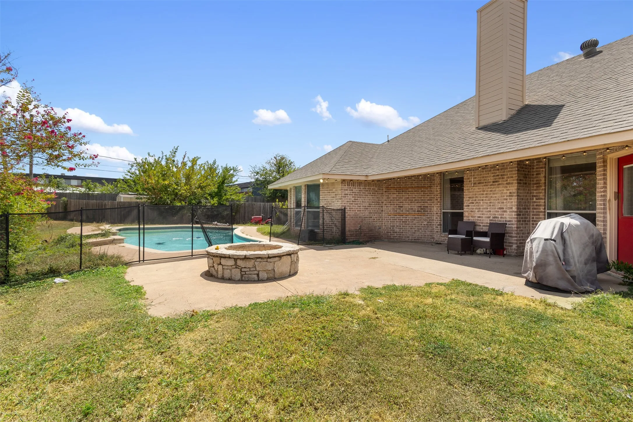 Single Family Residence For Sale in Tarrant County , 5344 Lynda Court, North Richland Hills, Texas 76180, 3 Bedroom, 2 Bathroom, 2 Garage spaces, 1,718 Sqft, built in 1999, mls#21362829, Real Estate Agent in North Richland Hills, Homes For Sale in Tarrant county, Homes For Sale in North Richland Hills, Realtor in North Richland Hills Texas, Real Estate Brokerage Independent Realty Texas, Luminita Cordes Realtor