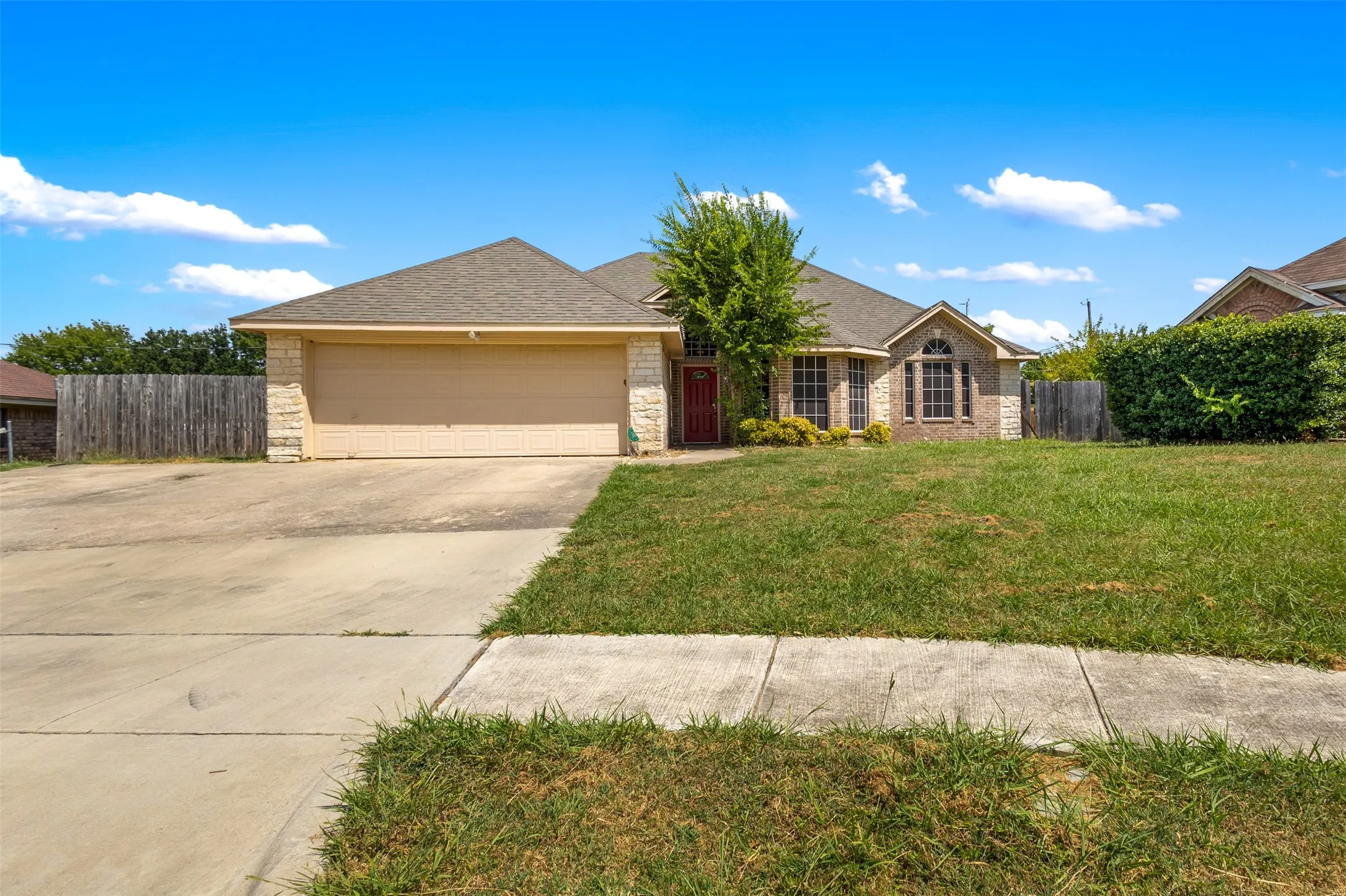 Single Family Residence For Sale in Tarrant County , 5344 Lynda Court, North Richland Hills, Texas 76180, 3 Bedroom, 2 Bathroom, 2 Garage spaces, 1,718 Sqft, built in 1999, mls#21362829, Real Estate Agent in North Richland Hills, Homes For Sale in Tarrant county, Homes For Sale in North Richland Hills, Realtor in North Richland Hills Texas, Real Estate Brokerage Independent Realty Texas, Luminita Cordes Realtor