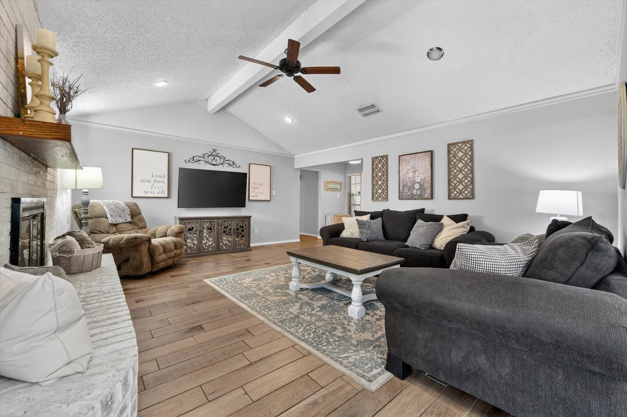 Single Family Residence For Sale in Tarrant County , 6724 Bartay Drive, North Richland Hills, Texas 76182, 3 Bedroom, 2 Bathroom, 2 Garage spaces, 1,521 Sqft, built in 1976, mls#21385636, Real Estate Agent in North Richland Hills, Homes For Sale in Tarrant county, Homes For Sale in North Richland Hills, Realtor in North Richland Hills Texas, Real Estate Brokerage Independent Realty Texas, Luminita Cordes Realtor